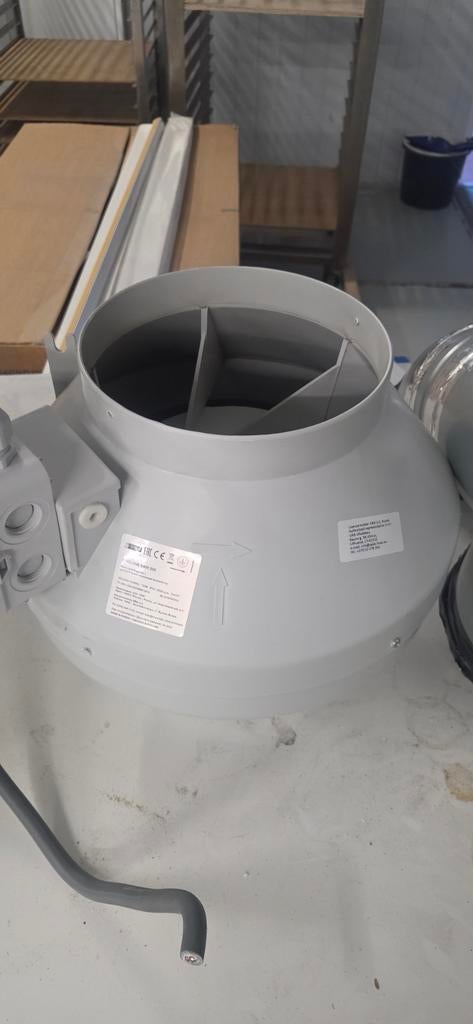 Ventilatiesysteem: 200mm ventilator, filter & koppelingen, Doe-het-zelf en Verbouw, Ventilatie en Afzuiging, Ophalen of Verzenden
