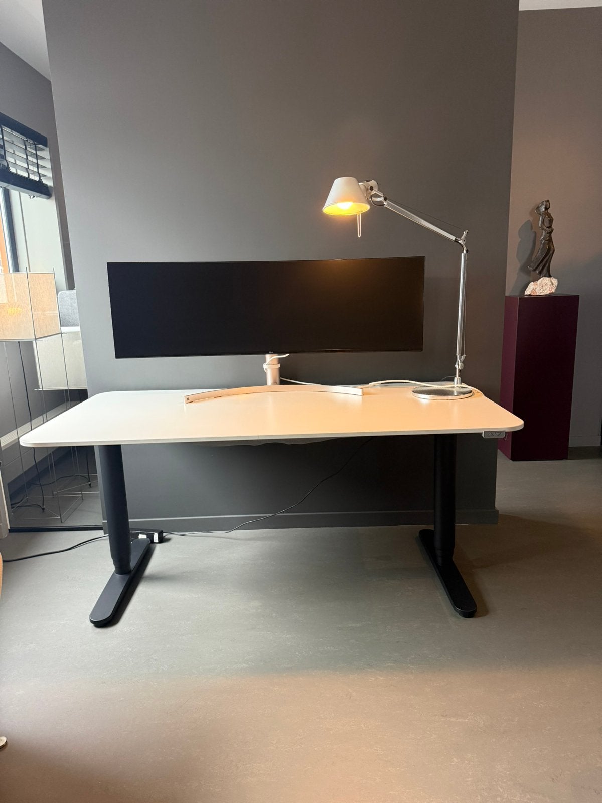 Ikea - Bekant - sta-zit bureau - 160x80 - prima staat, Huis en Inrichting, Bureaus, Ophalen, Elektrisch, Zo goed als nieuw