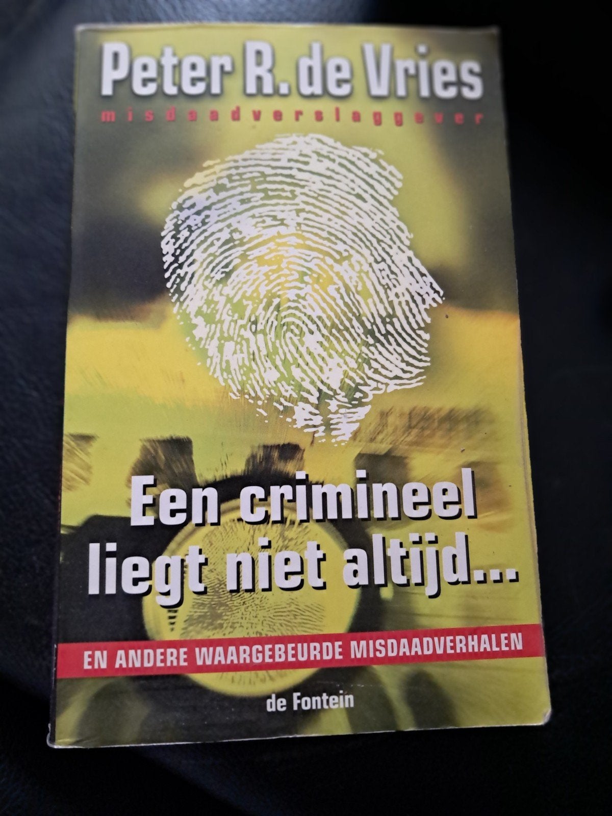 P.R. de Vries - Een crimineel liegt niet altijd ..., Boeken, Ophalen of Verzenden, Zo goed als nieuw, P.R. de Vries
