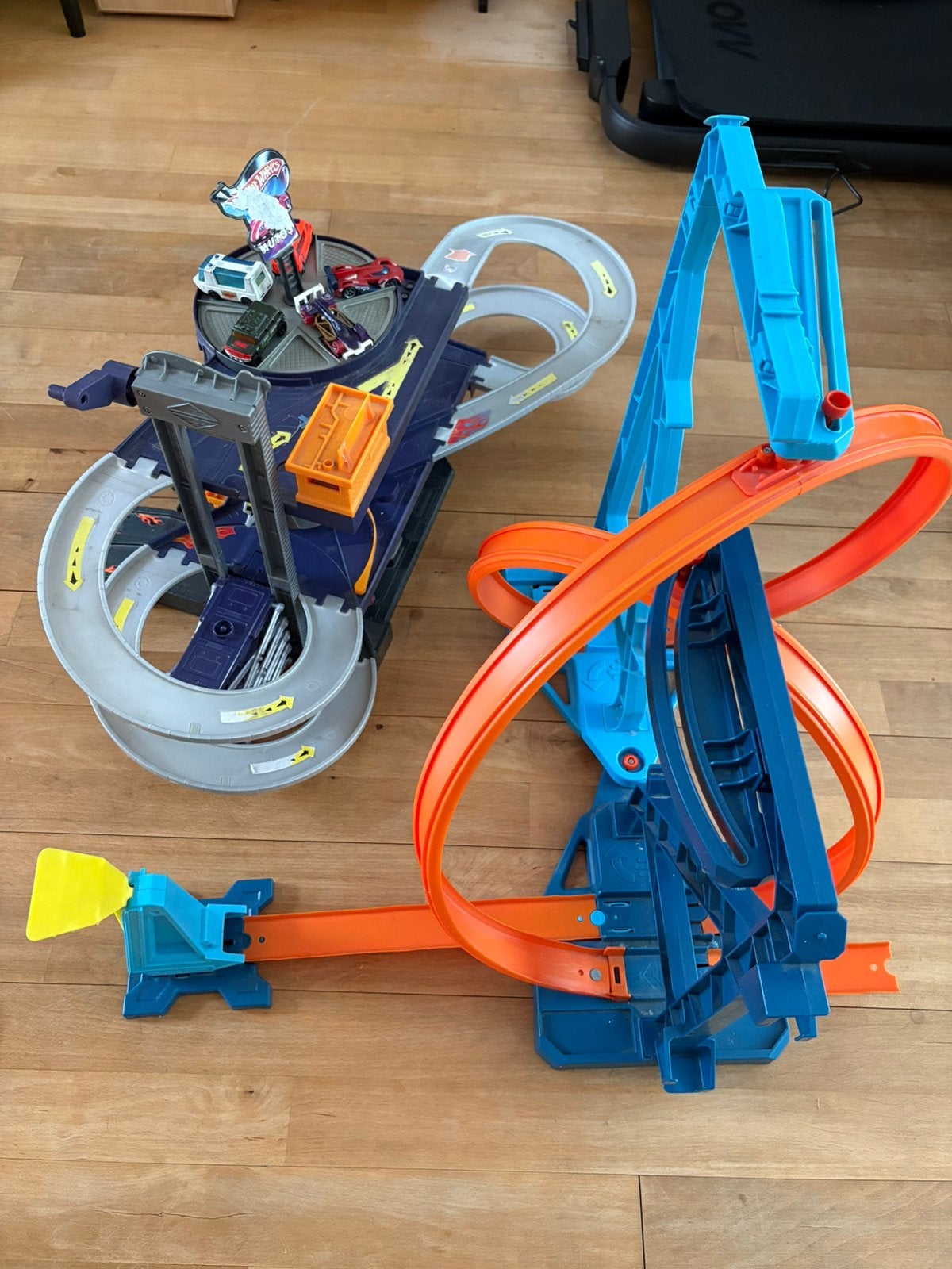 Hot Wheels Ultimate Garage en Looping Baanset (incl 5 cars), Ophalen, Zo goed als nieuw, Handmatig, Hot Wheels