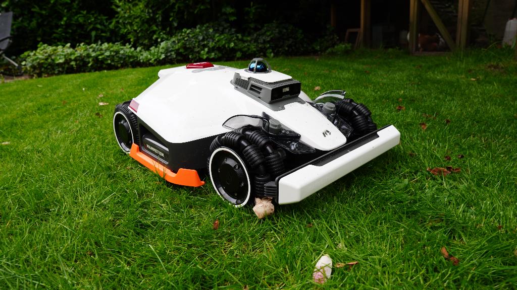 Mammotion LUBA 3 AWD 3000 robotmaaier – nieuw in doos, Ophalen, Bestuurbaar via app, Zo goed als nieuw, Mammotion
