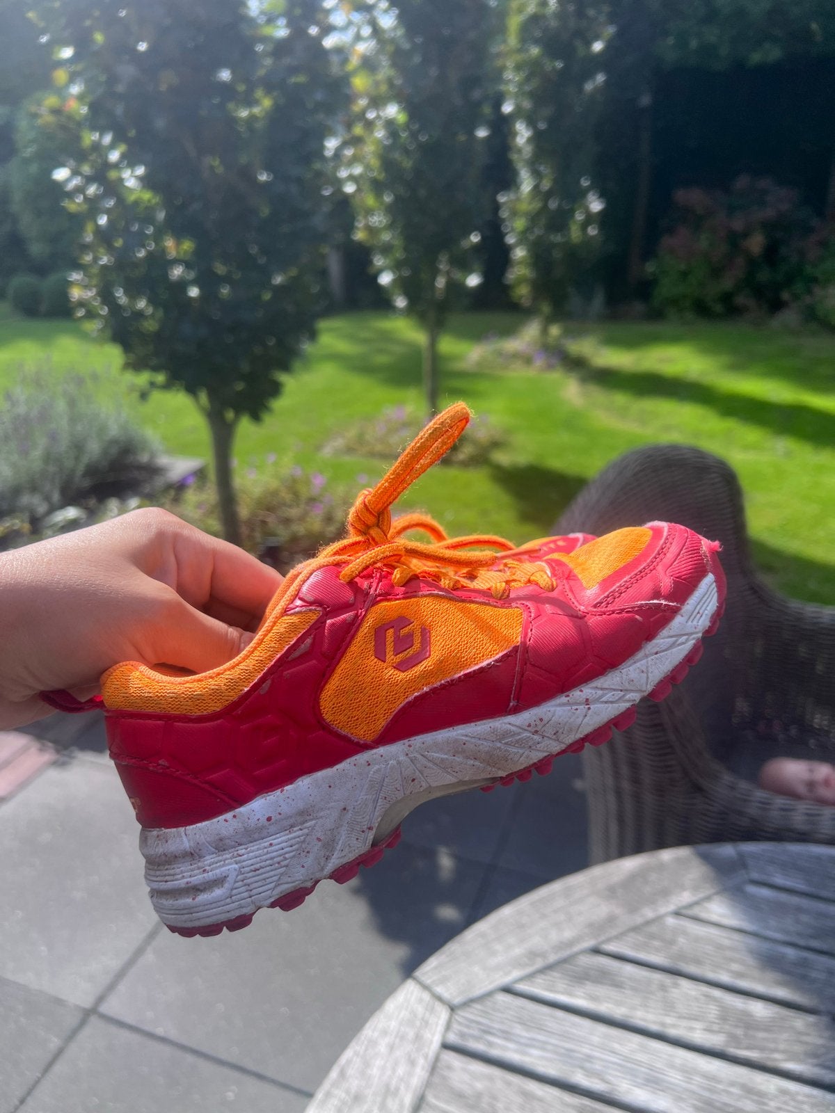 Brabo hockeyschoenen maat 32 rood/oranje, Sport en Fitness, Ophalen, Gebruikt, Schoenen
