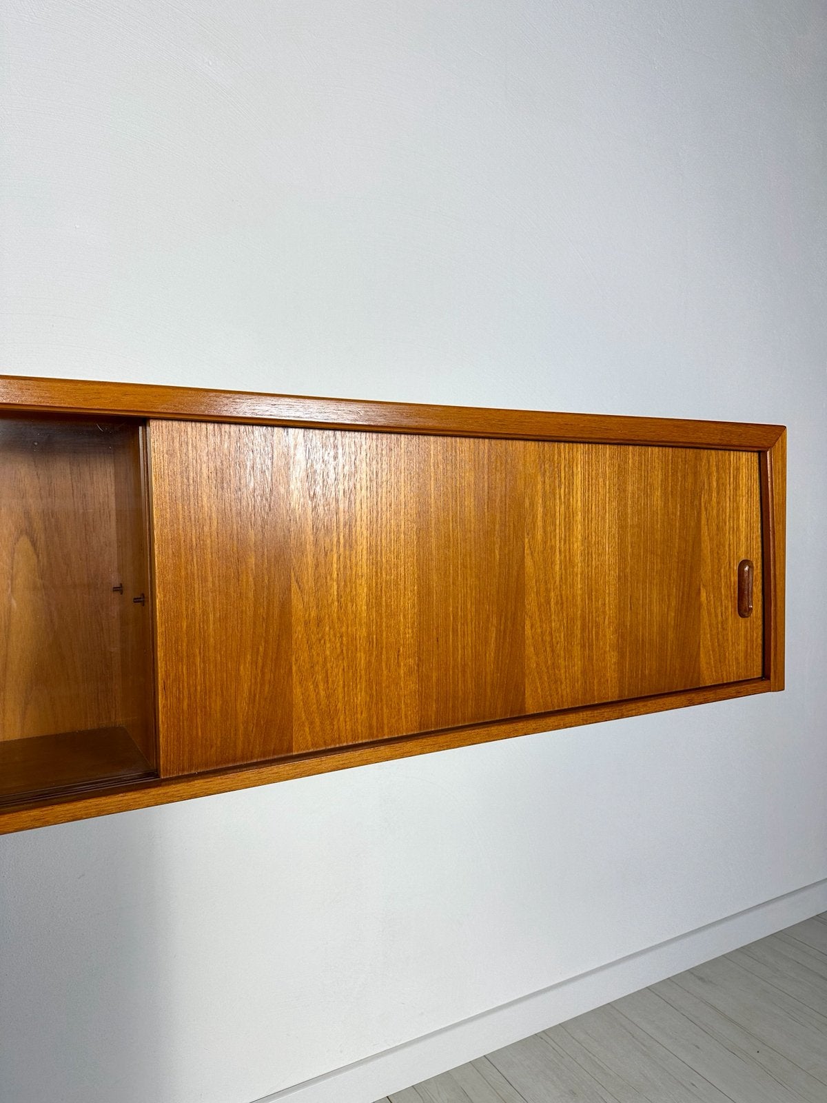 Bartels teak wandmeubel kast vitrinekast vintage mid century, Met deur(en), Teakhout, Ophalen of Verzenden, Zo goed als nieuw
