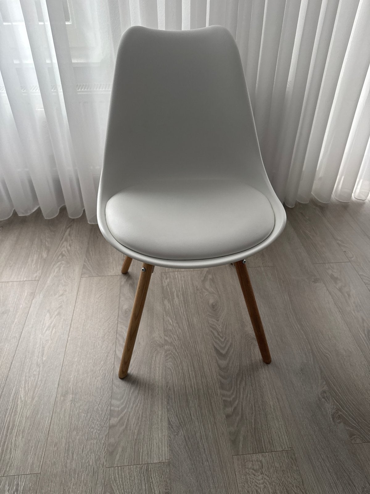 Kastrup stoel wit kunstleer naturel eiken zo goed als nieuw, Huis en Inrichting, Stoelen, Ophalen, Wit, Zo goed als nieuw, Eén