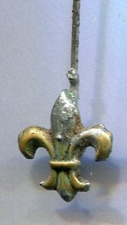 Franse Lelie gesoldeerd koper speldje ( W_378a), Verzamelen, Ophalen of Verzenden, Zo goed als nieuw, Merk, Speldje of Pin