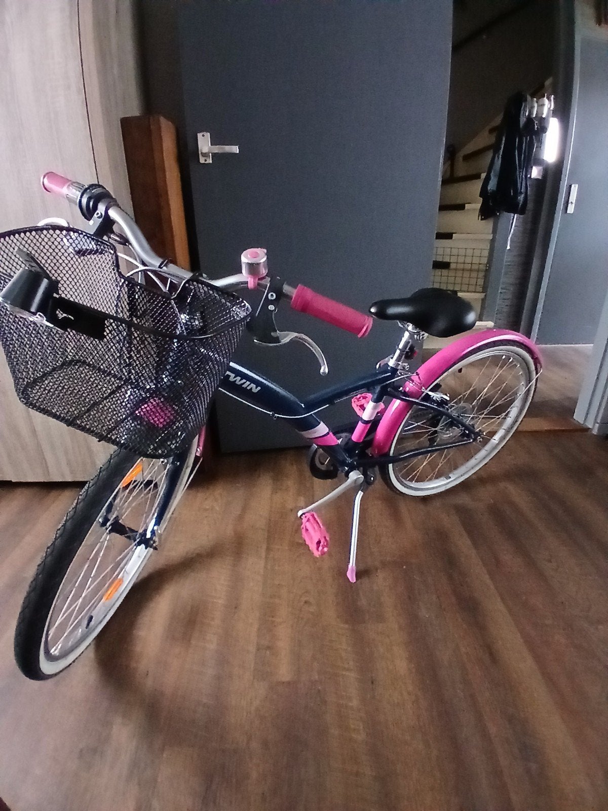 Btwin meisjesfiets 6 versnellingen + zgan fietshelm, Ophalen, 20 inch of meer, Velgrem, Zo goed als nieuw