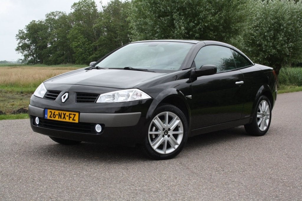 Renault Mégane 1.6 16V Autcom Cabrio 2004 Zwart, Auto's, Renault, Voorwielaandrijving, 4 cilinders, Cabriolet, 4 stoelen