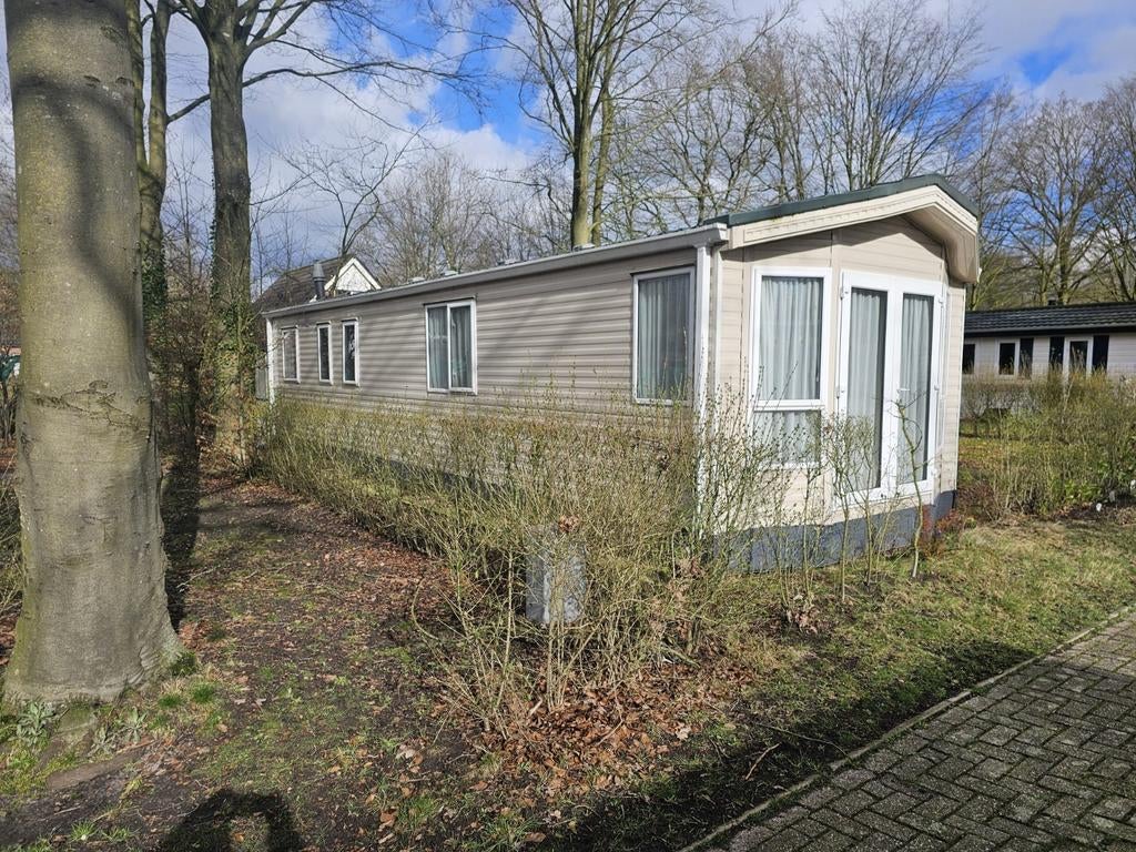 Nette stacaravan (43m²) met overdekte veranda