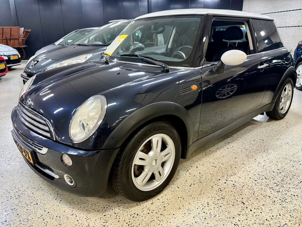Mini COOPER 1.6 COOPER PEPPER / AIRCO / CRUISE / CV / ZWART, Voorwielaandrijving, Gebruikt, Huisgarantie, 4 cilinders