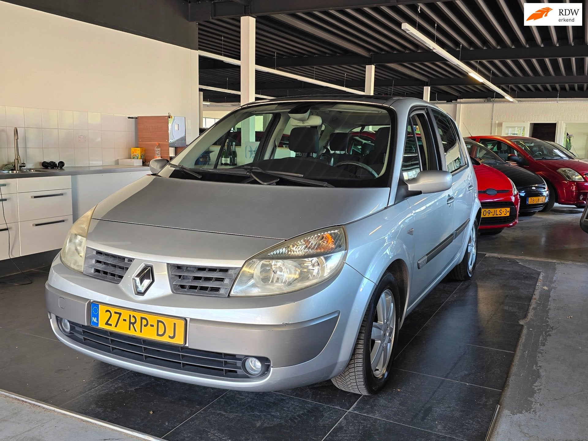 Renault Scénic 2.0-16V Privilège Luxe/AUTOMAAT/N.A.P/CRUIS, Zwart, 4 cilinders, Electronic Stability Program (ESP), Origineel Nederlands