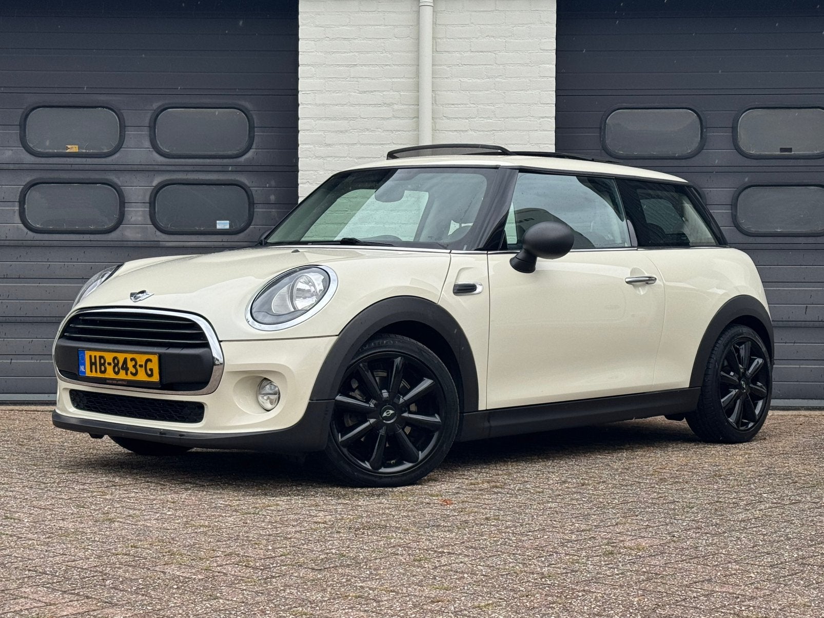 Mini 1.2 ONE Business 2015 Wit PANO AIRCO CRUISE PDC ORIG NL, Auto's, Voorwielaandrijving, Stof, Zwart, 4 stoelen