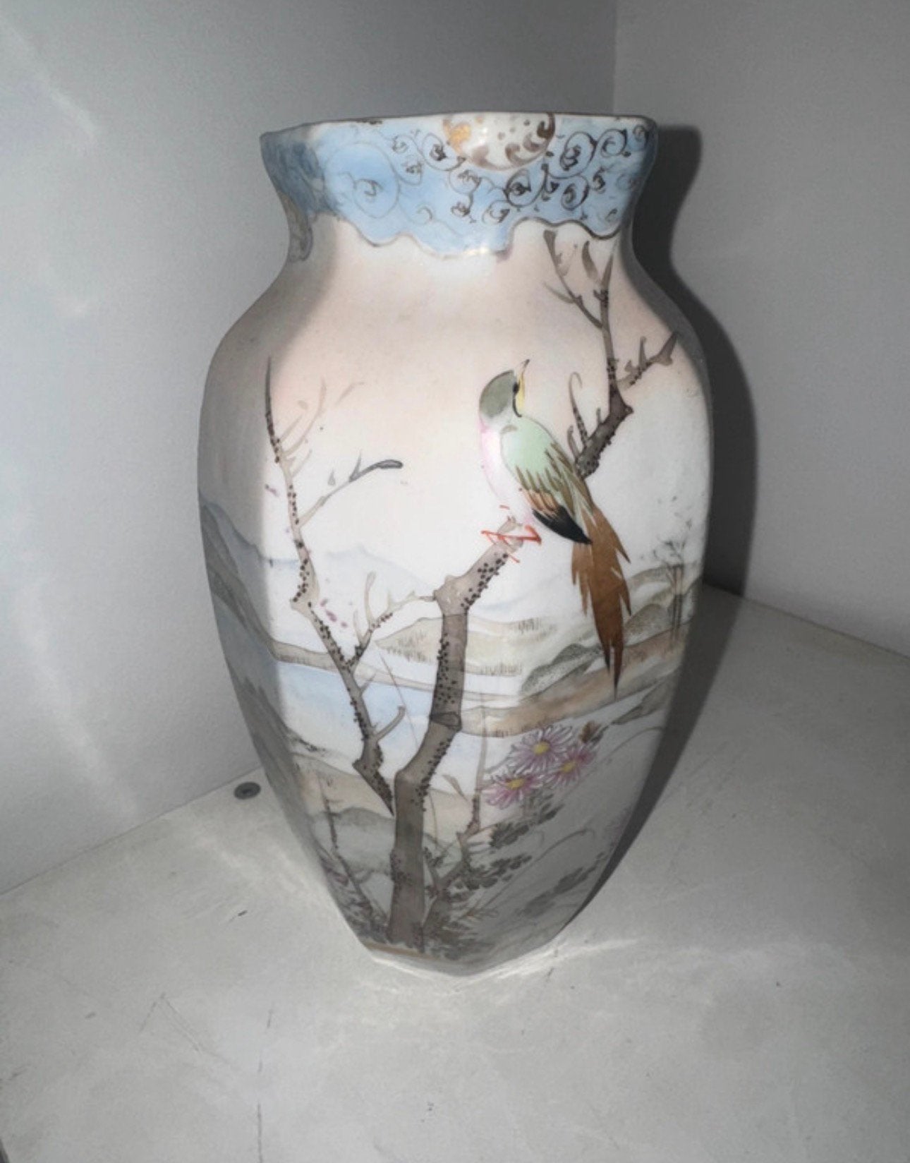 Vintage Japanse vaas/porselein met vogel en bloesem  Gemerkt, Antiek en Kunst, Antiek | Vazen, Ophalen
