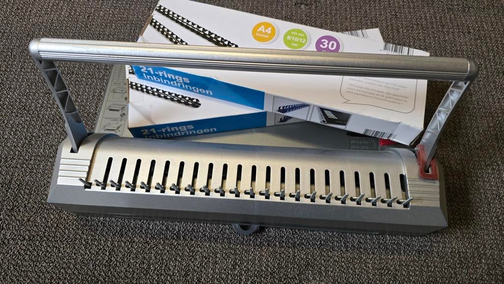 Inbind machine met 3 dozen inbindruggen., Ophalen of Verzenden