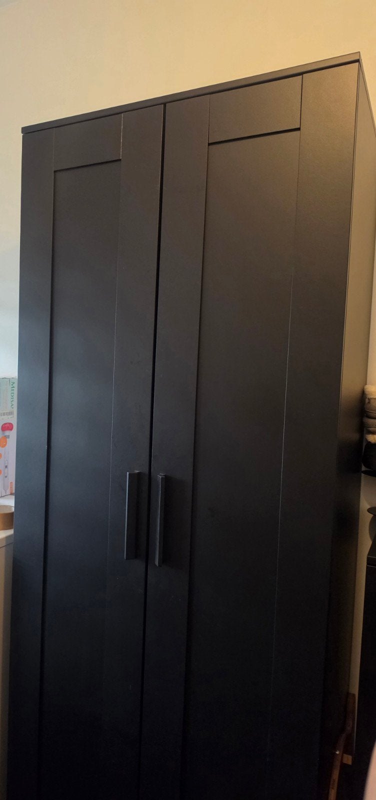 Ikea Brimnes Zwarte kledingkast met hangruimte en planken, Ophalen, Met deur(en), 50 tot 100 cm, Zo goed als nieuw