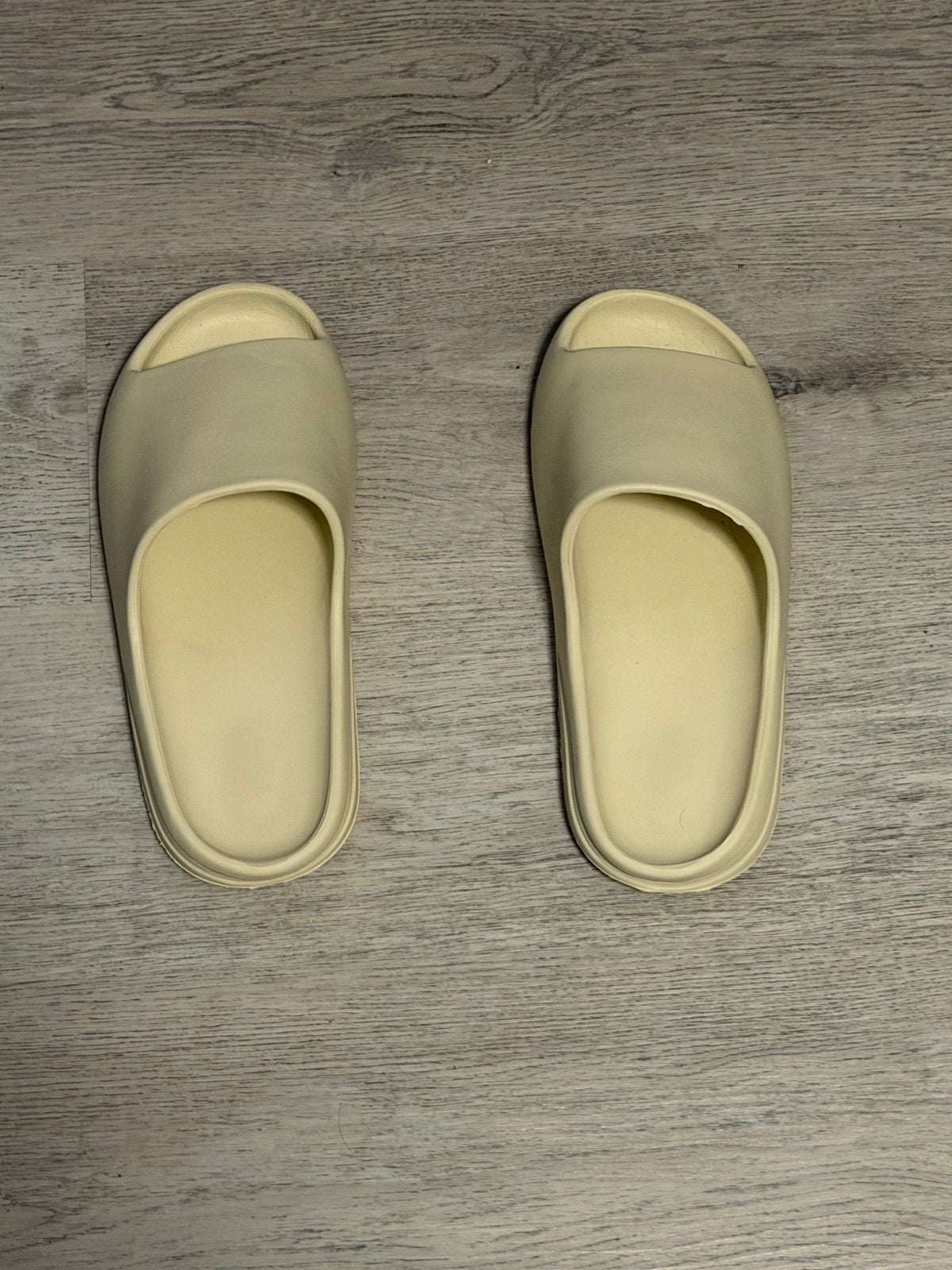 Yeezy Boost Slides - Maat 46, Slippers, Beige, Nieuw, Ophalen of Verzenden