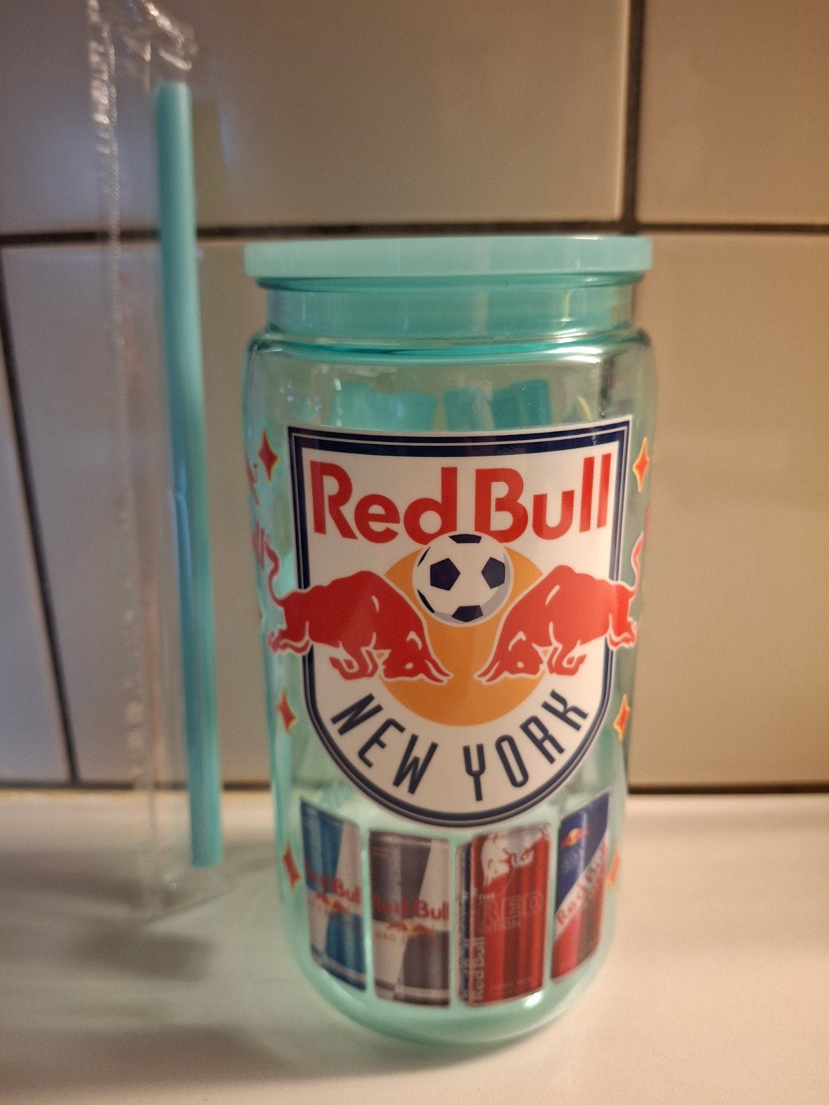 Nieuwe Handgemaakte Rietjesbeker - Red Bull Design, Overige typen, Kunststof, Nieuw, Ophalen of Verzenden
