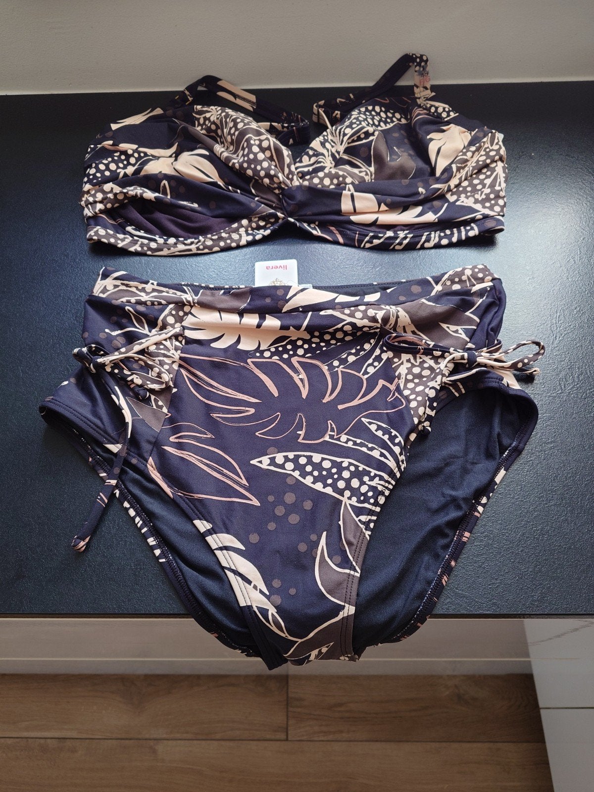 Nieuwe bikini van Livera, bikinibroek mt.44 bovenstuk 48F/G, Livera, Ophalen of Verzenden, Nieuw, Bikini