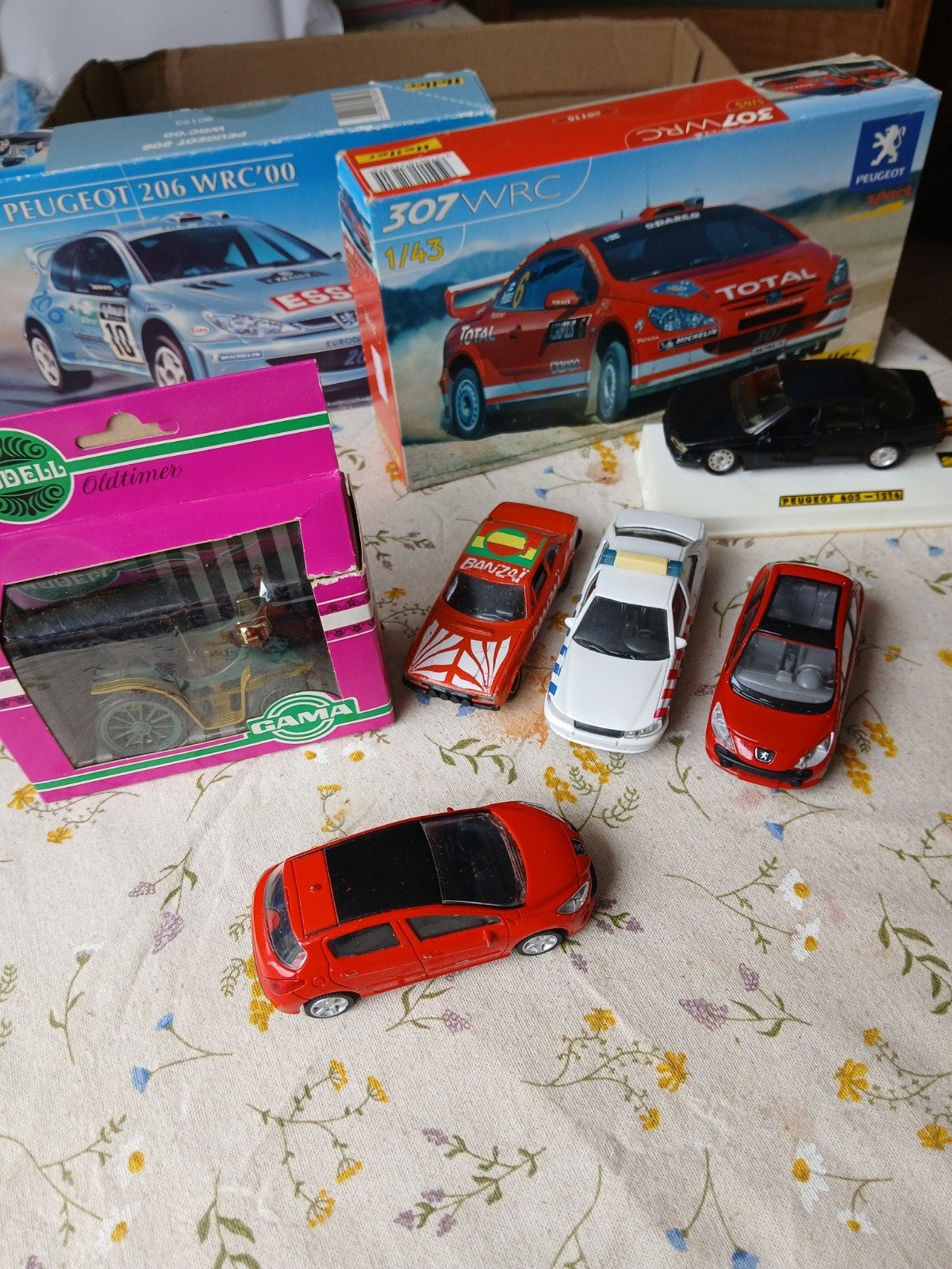 Nestje Peugeot.  Heller,  Rastar, New Ray,  Solido etc 1:43, Ophalen of Verzenden, Gebruikt, Auto, Solido