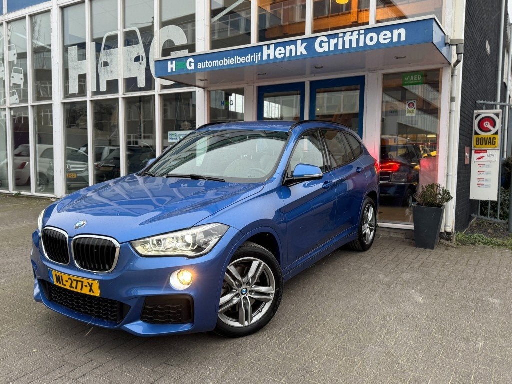 Bmw X1 X1 sDrive20i High Executive M Sport I Automaat I HUD, Auto's, 1998 cc, Euro 6, Met garantie (alle), Blauw
