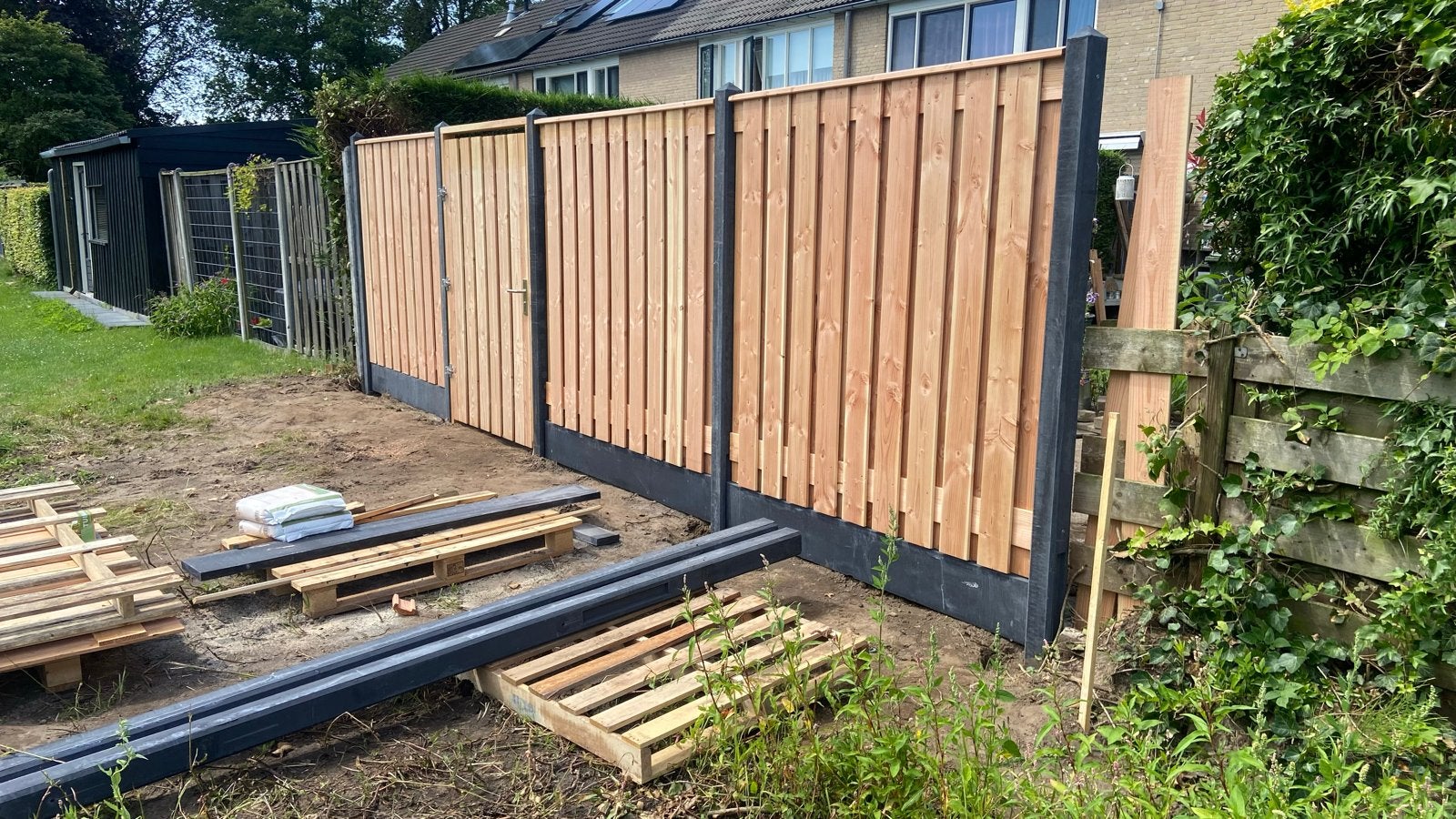 Nieuw! Tuinscherm Douglas met betonpalen en snelbeton, Ophalen, 1 tot 2 meter, Minder dan 3 meter, Nieuw