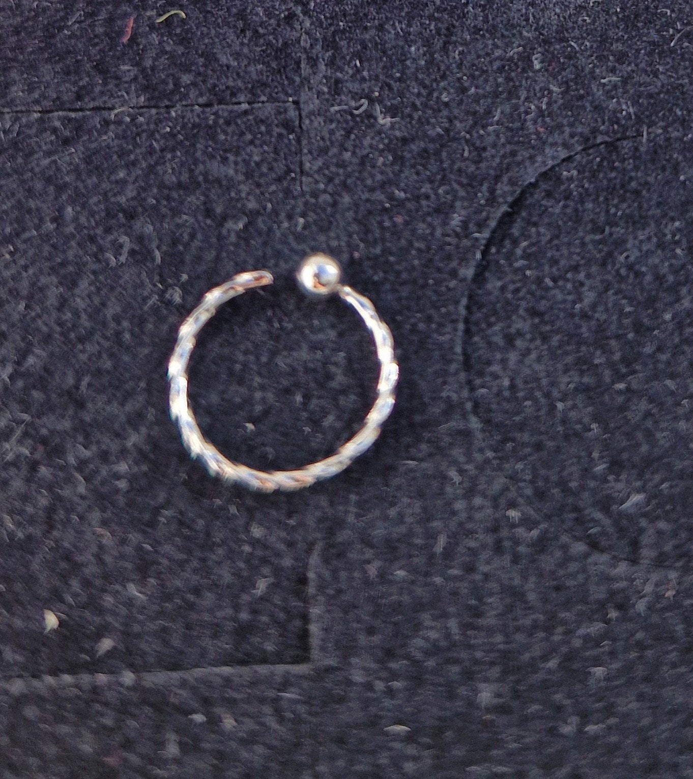 Nieuwe zilverkleurige neuspiercing / neusring van staal, Ophalen of Verzenden, Nieuw, Staal, Neuspiercing