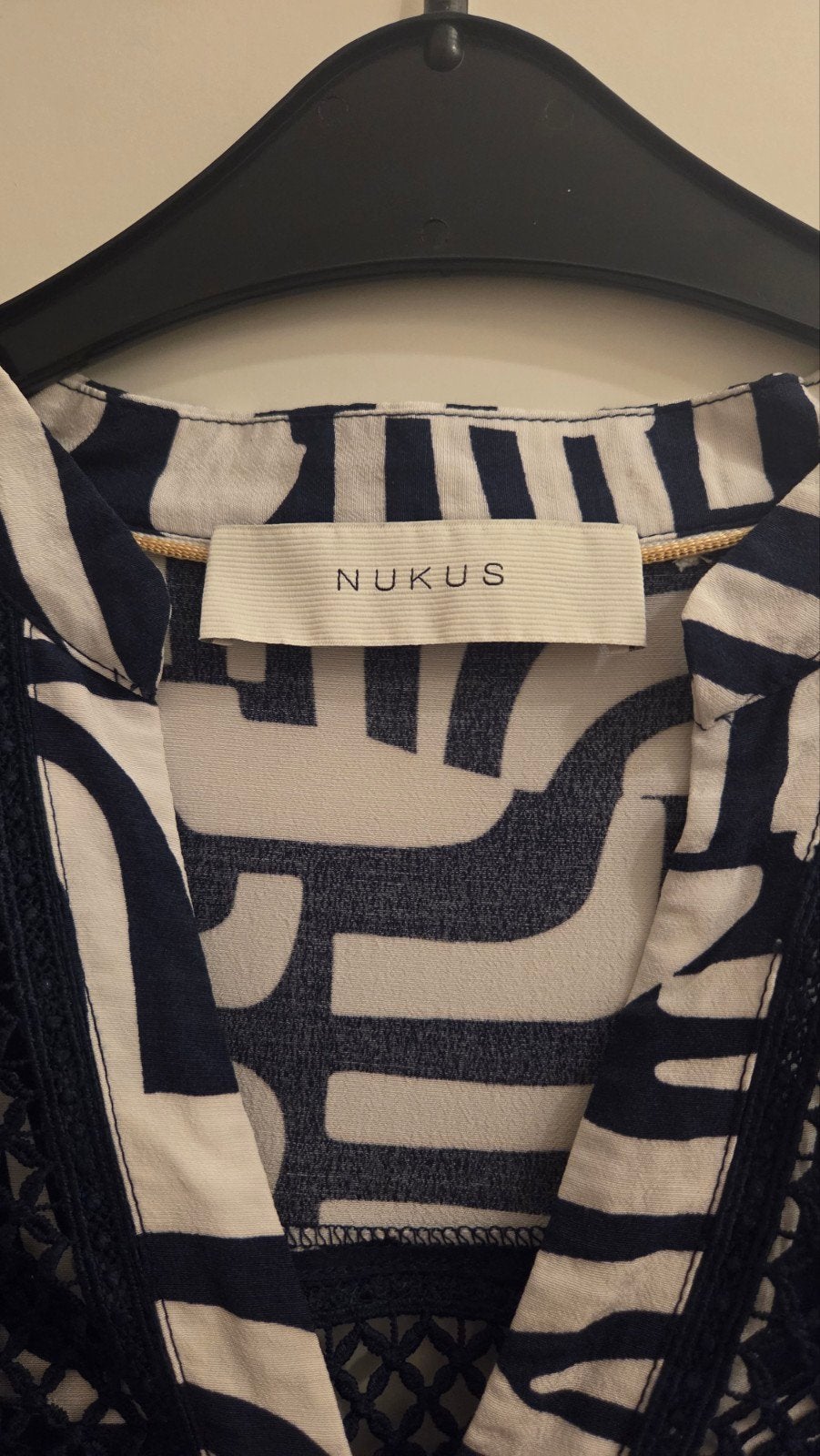 NUKUS "pak" donkerblauw met wit.Broek maat L shirt XL, Kleding | Dames, Ophalen of Verzenden, Zo goed als nieuw, Blauw