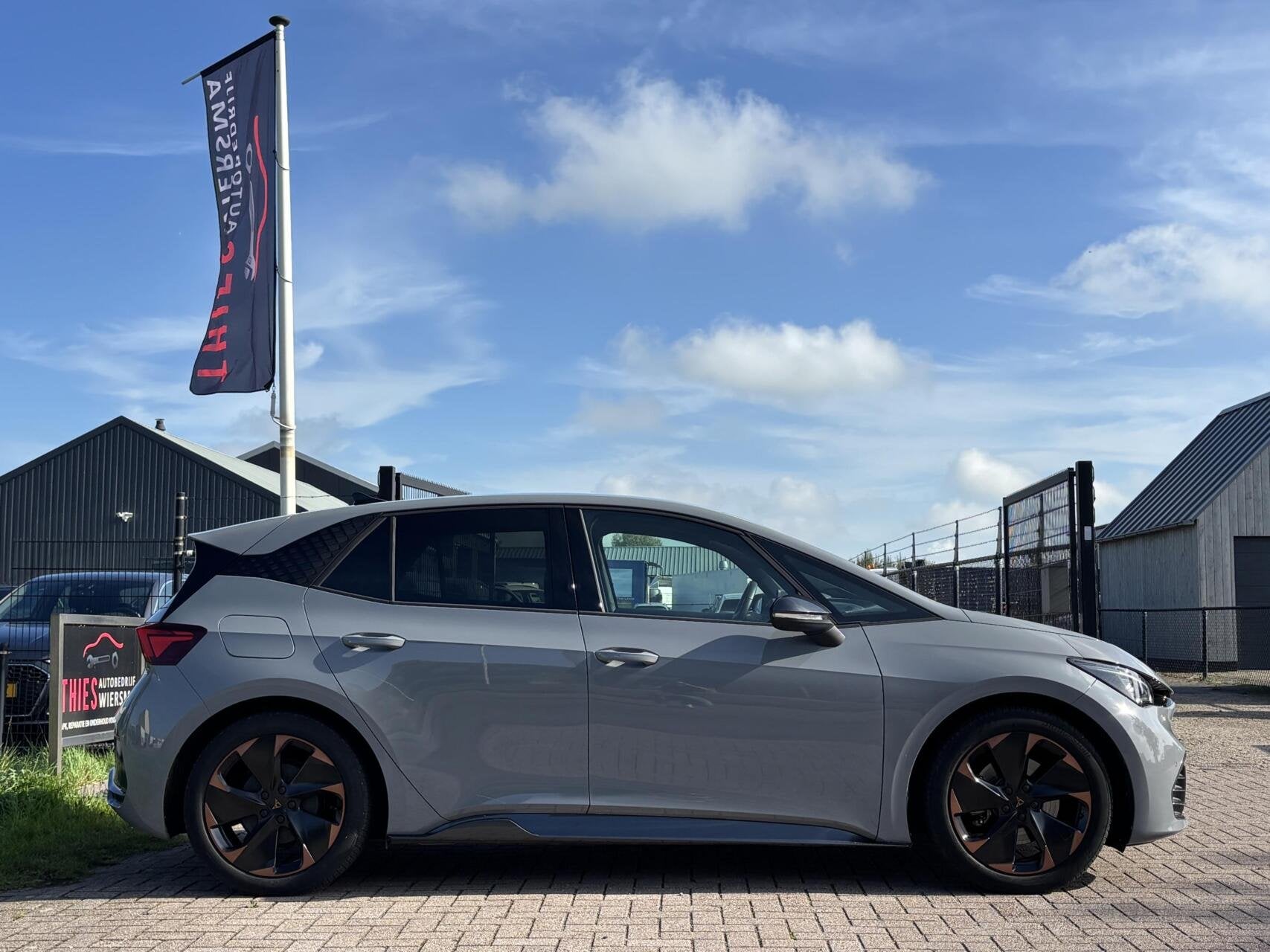 CUPRA Born adrenaline 62 kWh 204 pk acc stuur vw camera SOH, Auto's, Automaat, Gebruikt, 1728 kg, 204 pk