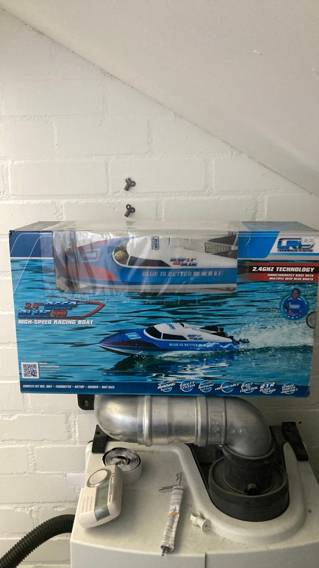 Mooie bestuurbare boot in doos, Hobby en Vrije tijd, Ophalen, Zo goed als nieuw, Overige schalen, Onderdeel