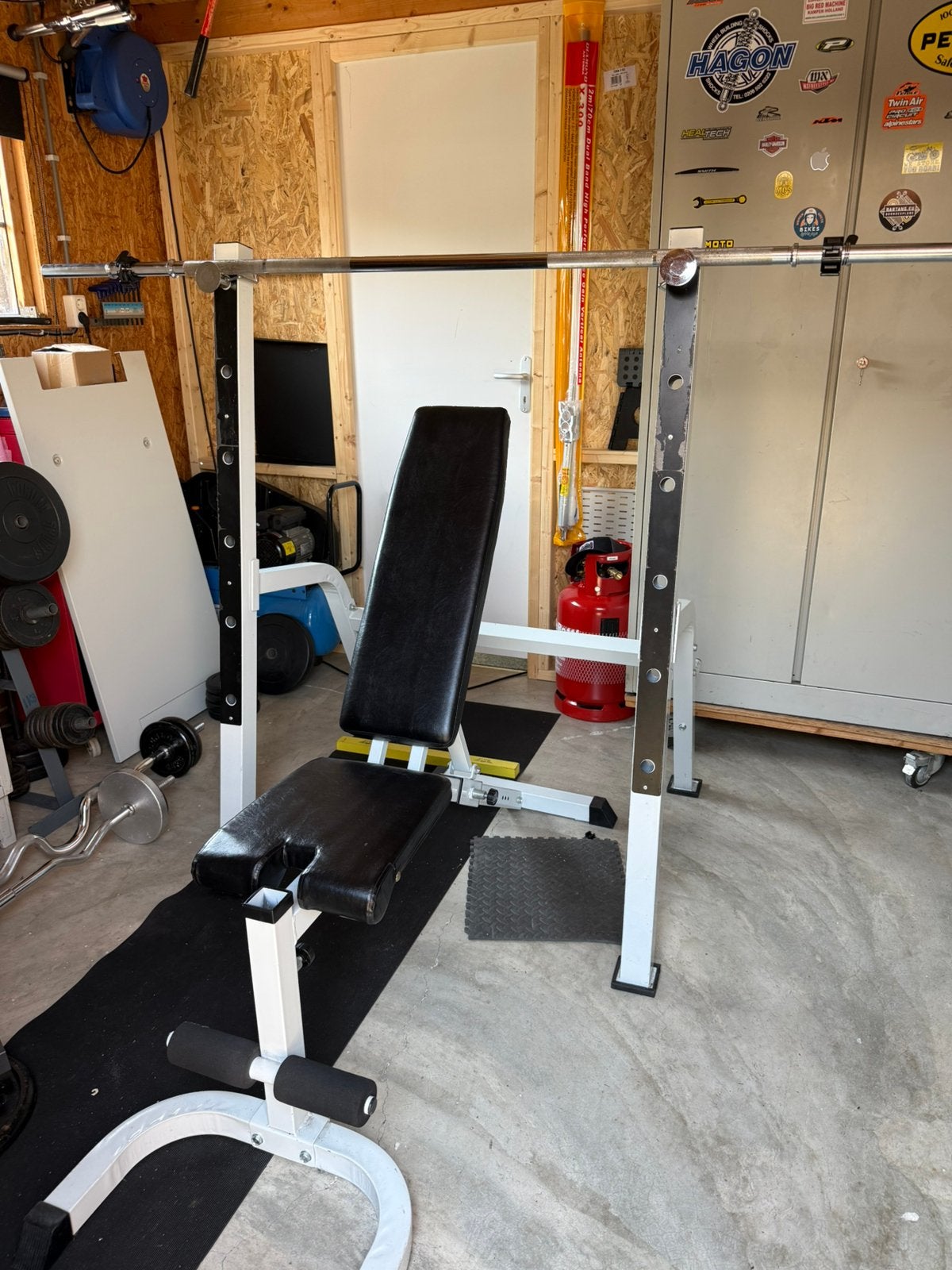 Bankdrukset met stang + 115kg gewichten, Ophalen of Verzenden, Zo goed als nieuw, Fitnessbank