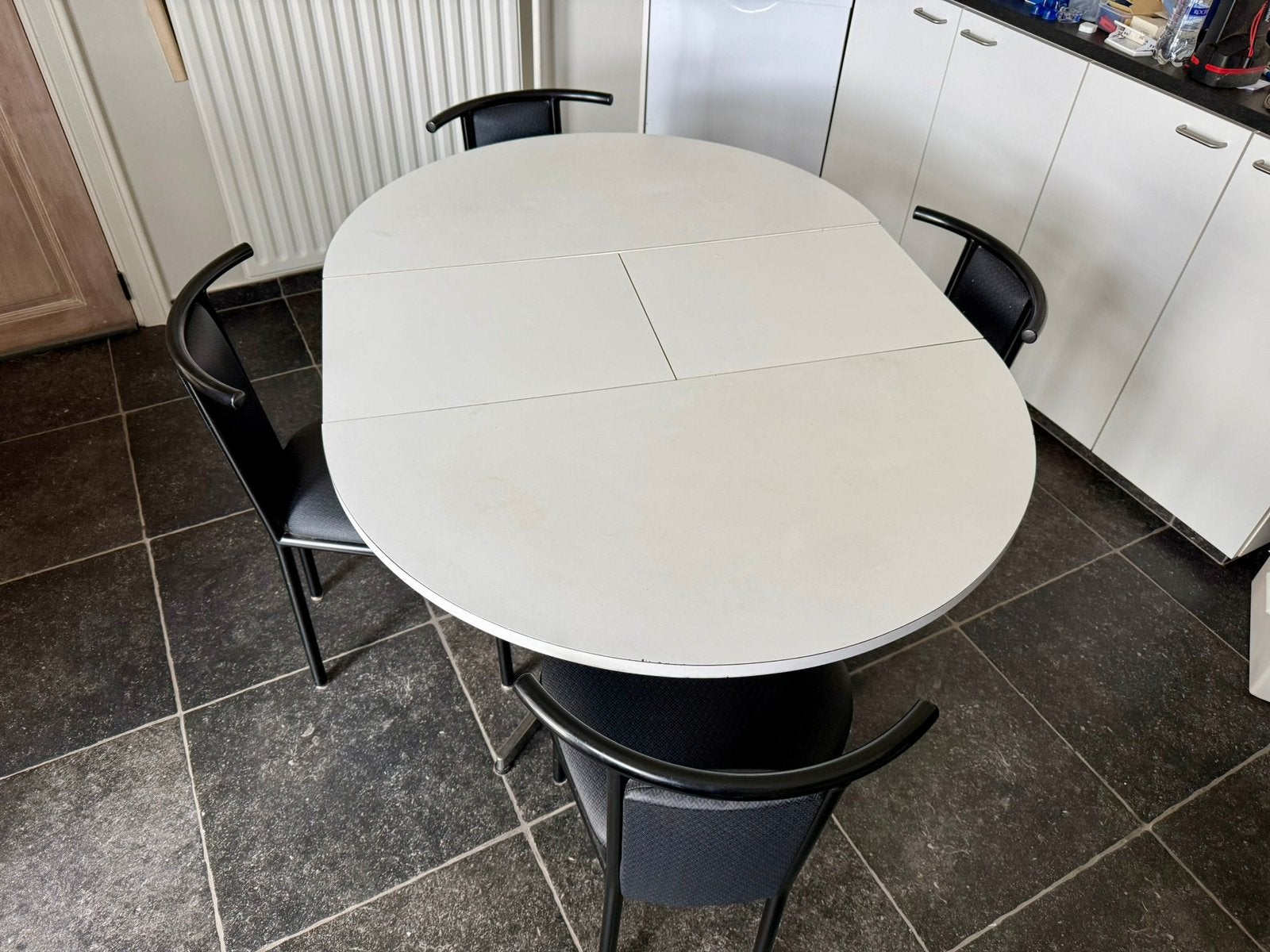 Mooie ronde uitschuifbare eettafel (Ø100-140cm) + 4 stoelen, Ophalen, Gebruikt, Overige materialen, Eettafel