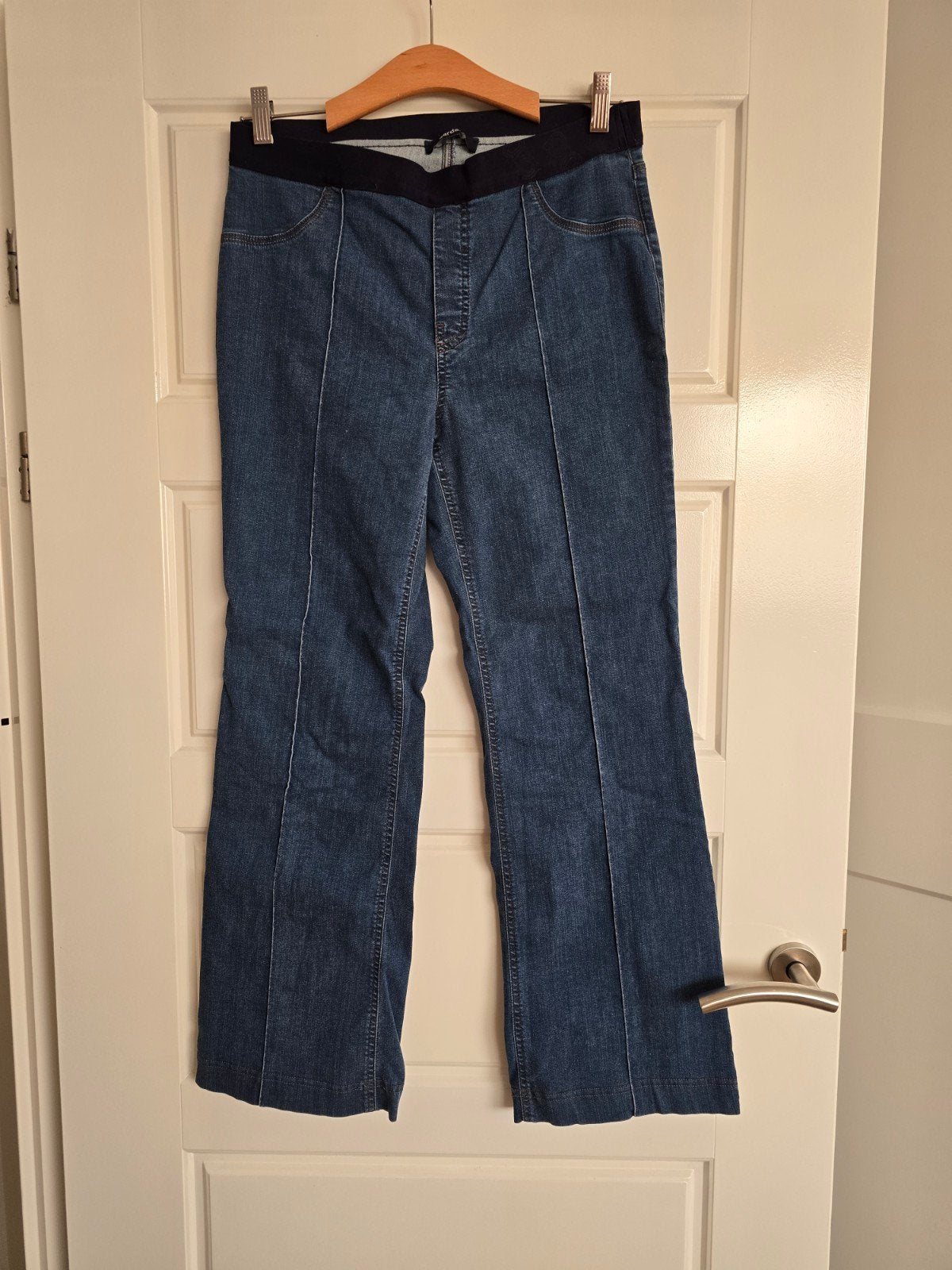 Te koop blauwe dames spijkerbroek, merk Gardeur, maat 40.
De, Maat 38/40 (M), Blauw, Ophalen of Verzenden, Zo goed als nieuw