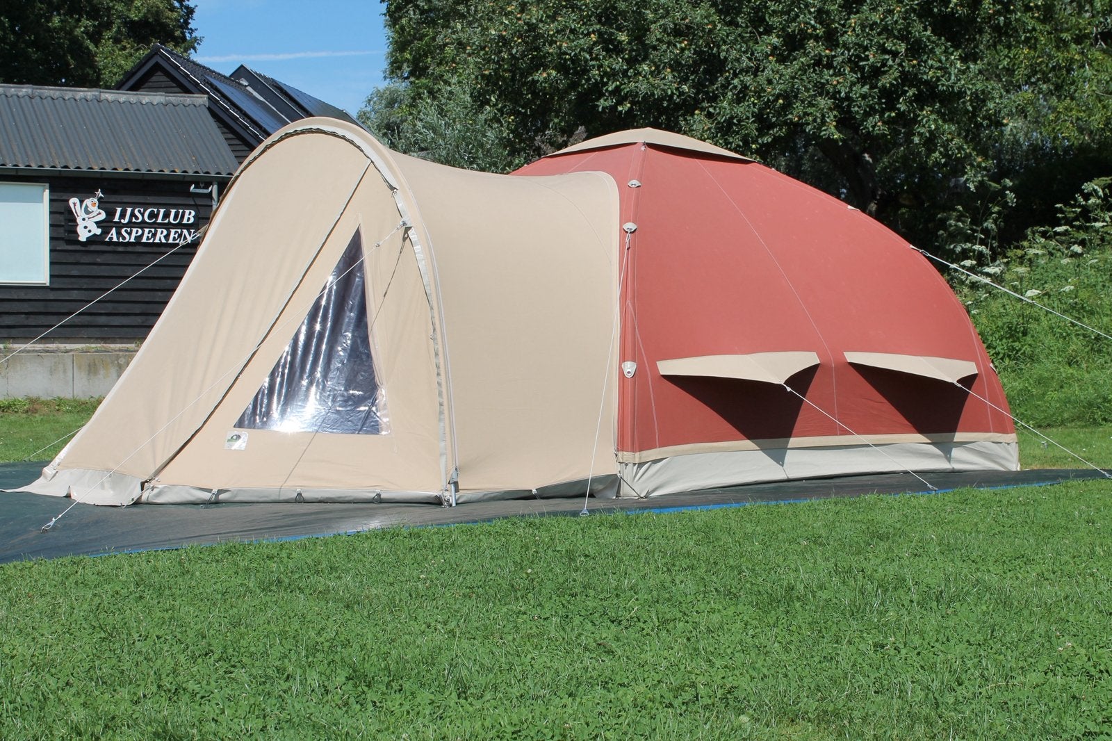 Karsten oppompbare tent 300 Bordeaux rood uitstekende staat, Caravans en Kamperen, Tenten, Ophalen, Zo goed als nieuw, Tot en met 4