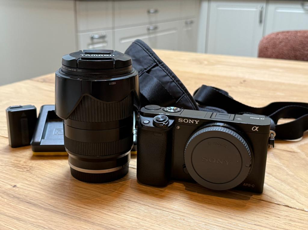 Sony Alpha A6000 + Tamron 18-200 mm + accessoires, Audio, Tv en Foto, Fotocamera's Digitaal, Spiegelreflex, Ophalen of Verzenden