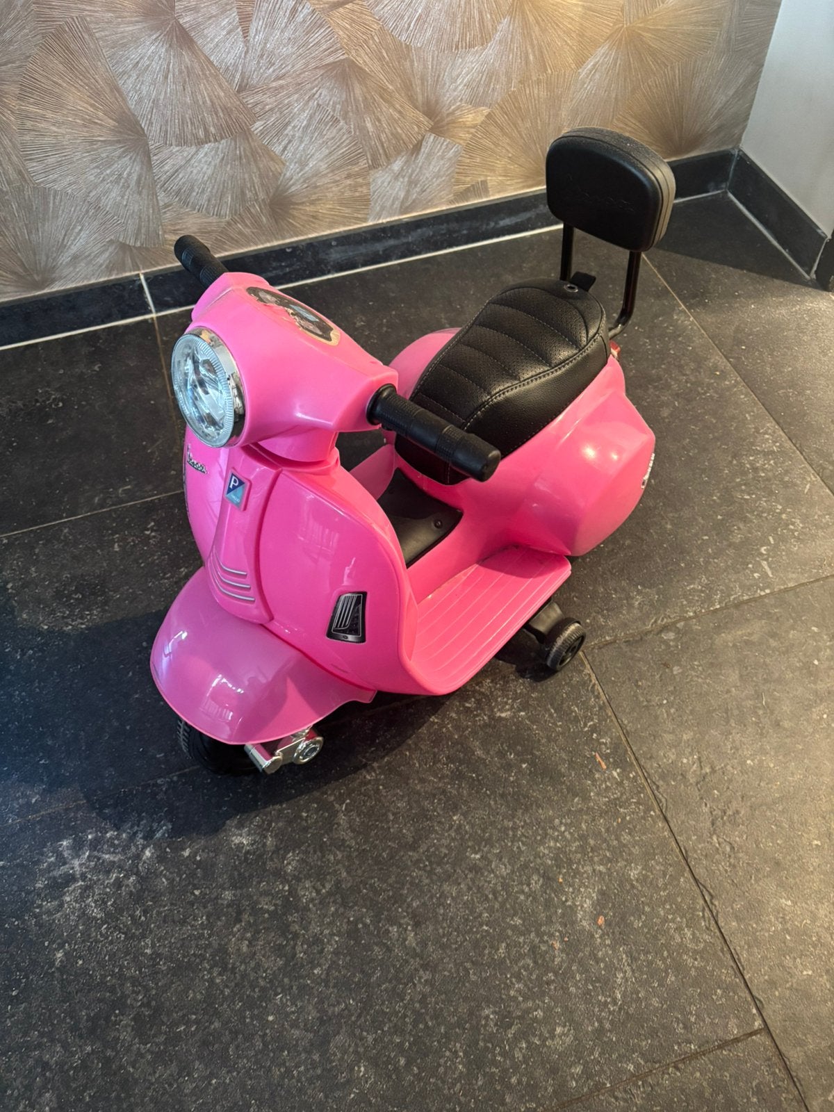 Elektrische roze kinder scootertje, Ophalen, Gebruikt