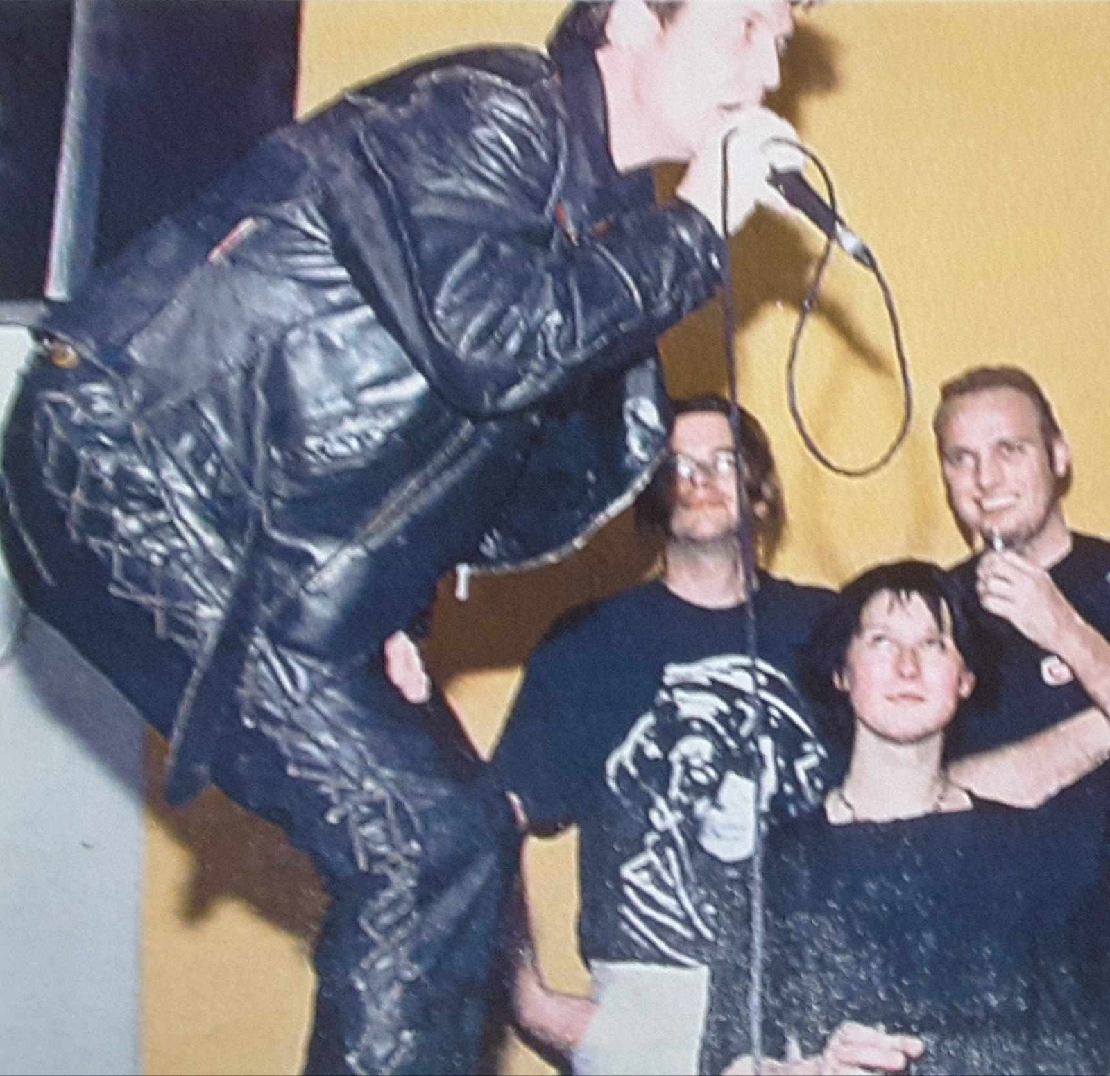 Zanger zoekt rock and roll band, Eén persoon