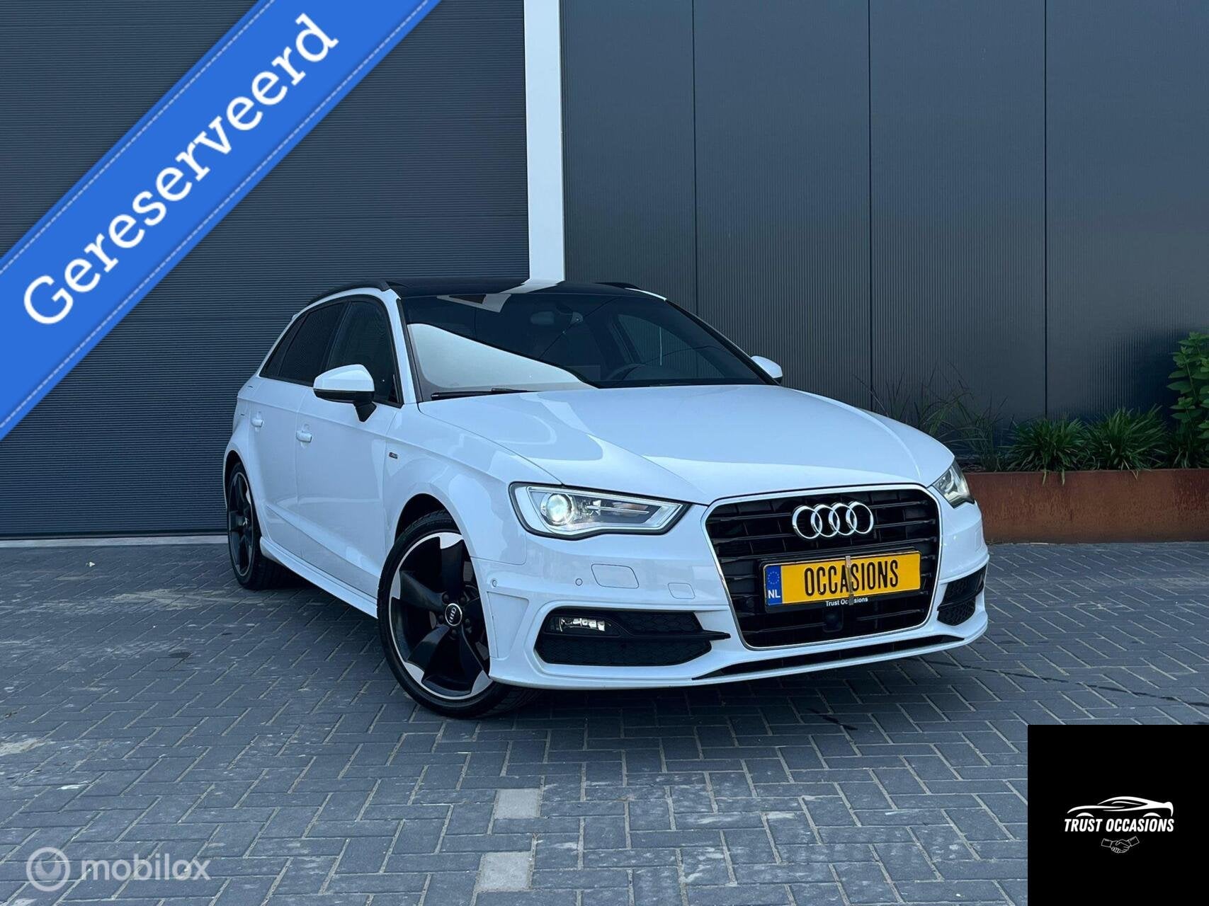 Audi A3 Sportback 1.8TFSI 3 x S-line Pano Trekhaak DODEHOEK, Auto's, Gebruikt, 4 cilinders, 179 pk, Leder