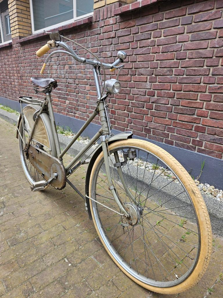 Schuurvondst - Gazelle Damesfiets Jaren 50, Fietsen en Brommers, Fietsen | Oldtimers, Ophalen, Jaren '50, 55 tot 59 cm, Gazelle