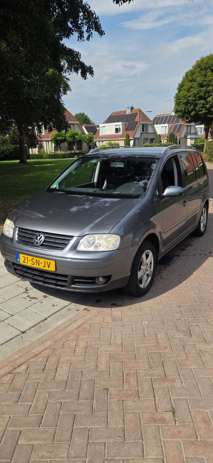 Vw touran 2.0 16v fsi 2006, Voorwielaandrijving, Zwart, 4 cilinders, 150 pk