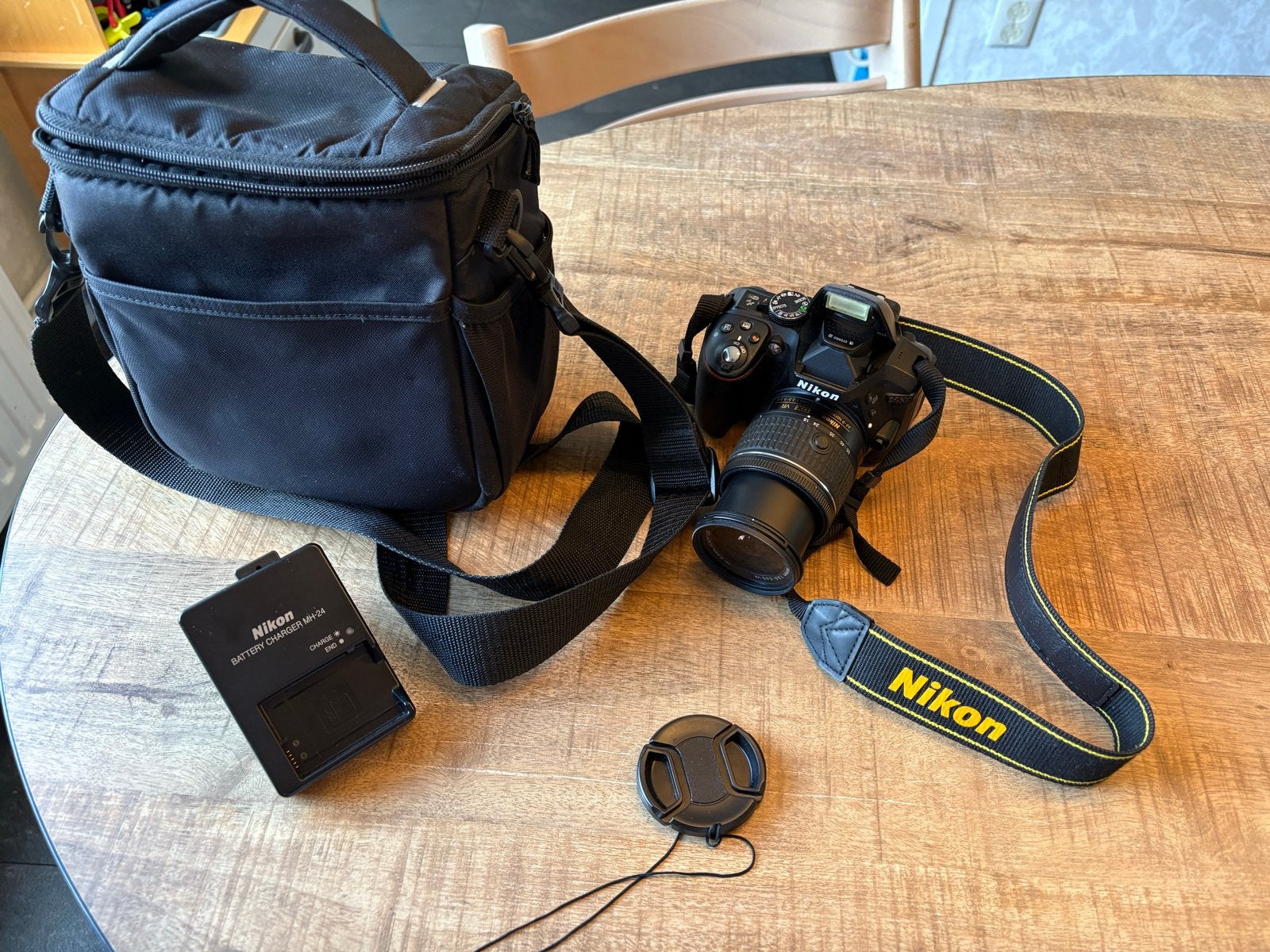 Nikon D5300 Spiegelreflexcamera met 18-55mm lens, tas en opl, Ophalen, Spiegelreflex, Zo goed als nieuw, Nikon