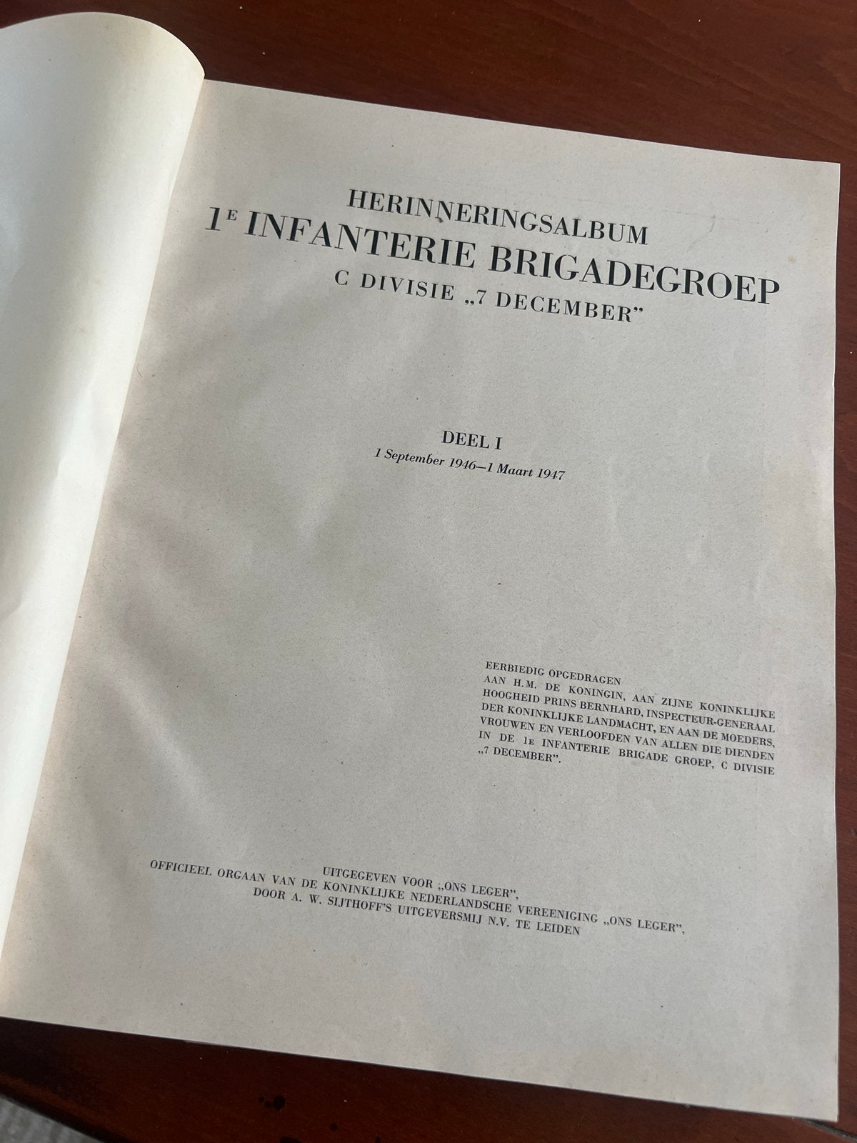 Herinneringsalbum 1e Infanterie Brigadegroep Deel I, Ophalen of Verzenden, 1945 tot heden, Gelezen, Landmacht
