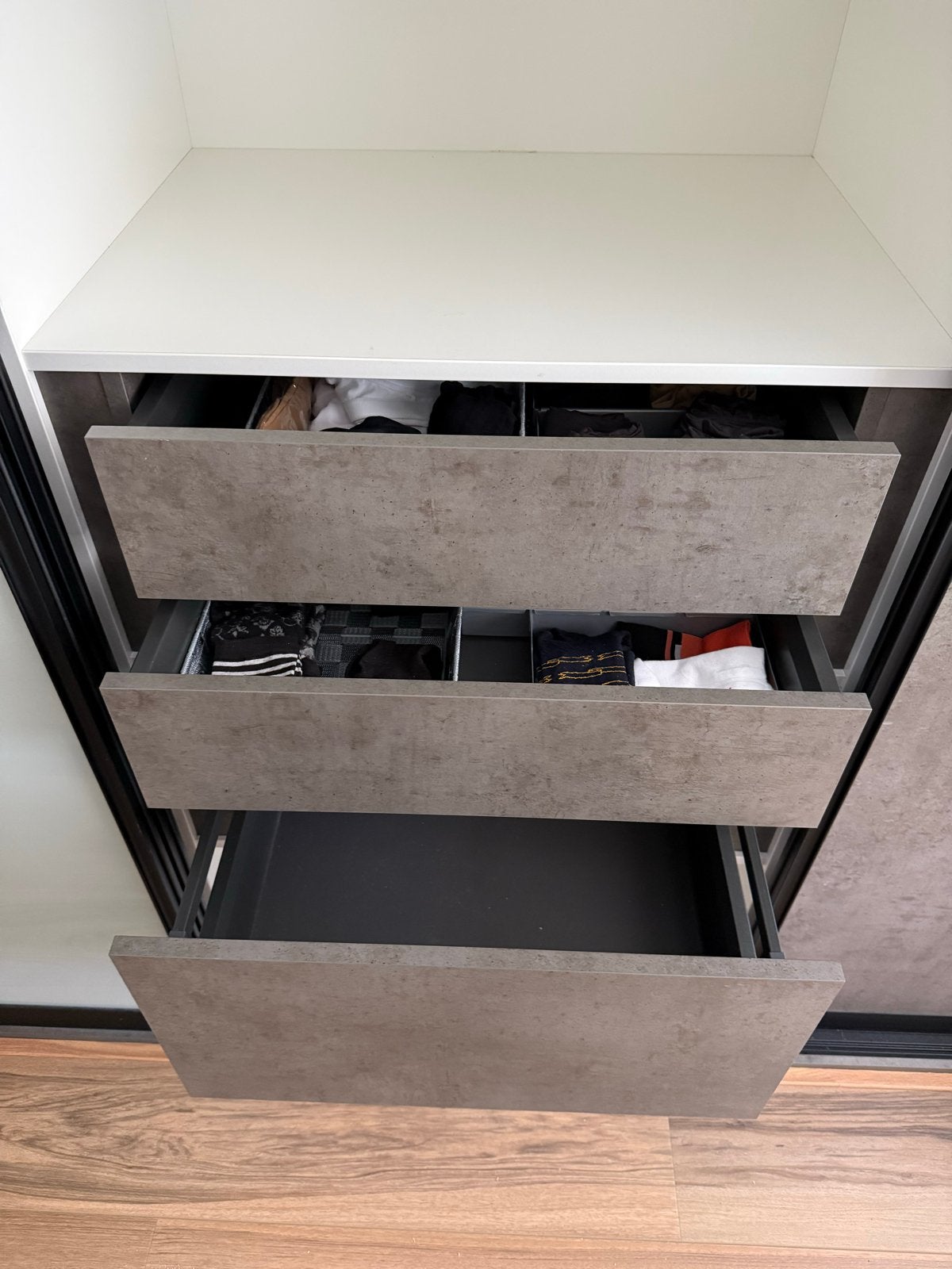 Allure Inbouw Kledingkast - 241x236 cm - Zo goed als nieuw, Ophalen, 200 cm of meer, Met lade(s), 50 tot 75 cm