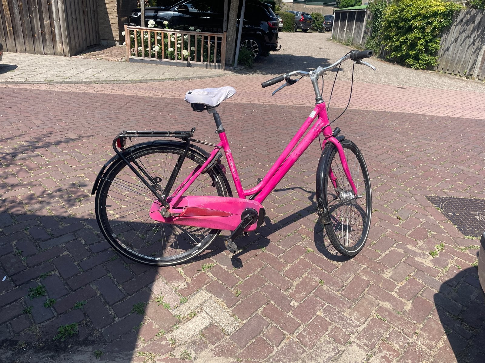 Roze fiets met nieuwe fietsbel, Fietsen en Brommers, Fietsen | Dames | Damesfietsen, Ophalen, Gebruikt