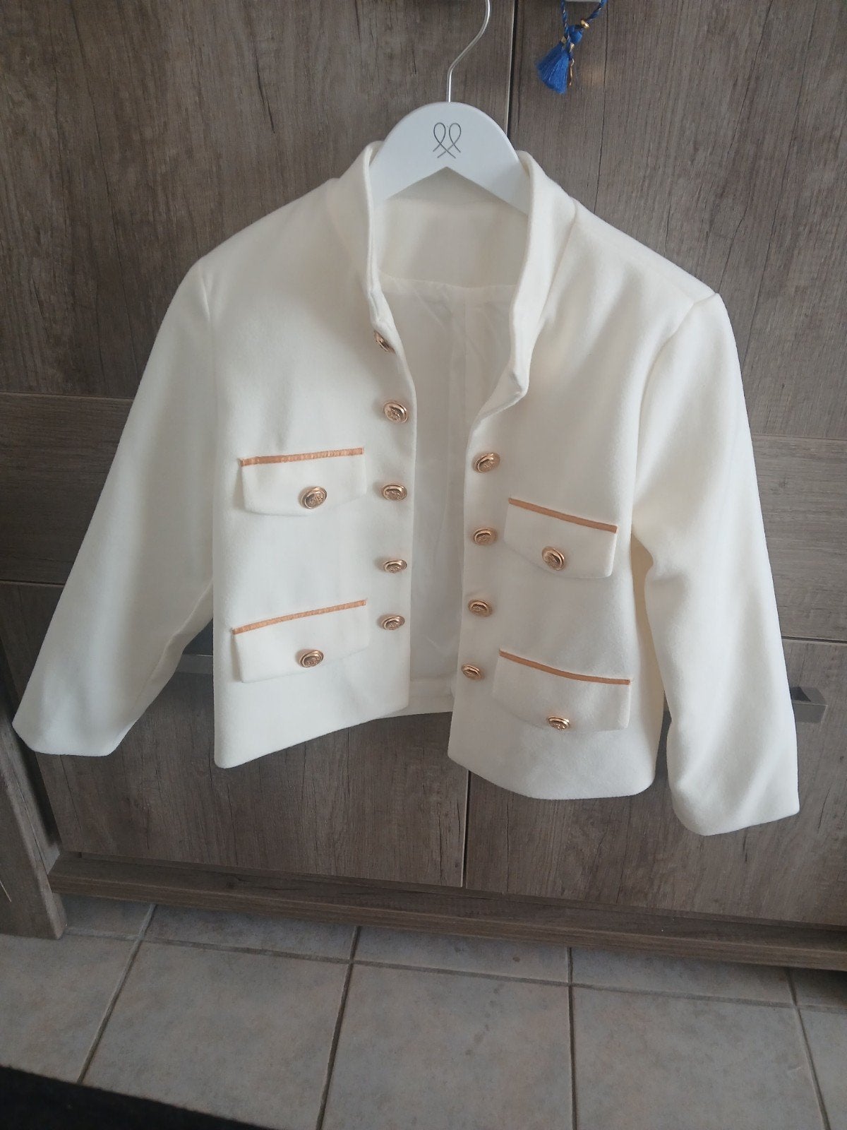 Wit jasje met gouden knopen, Maat 38/40 (M), Wit, Ophalen of Verzenden, Zo goed als nieuw