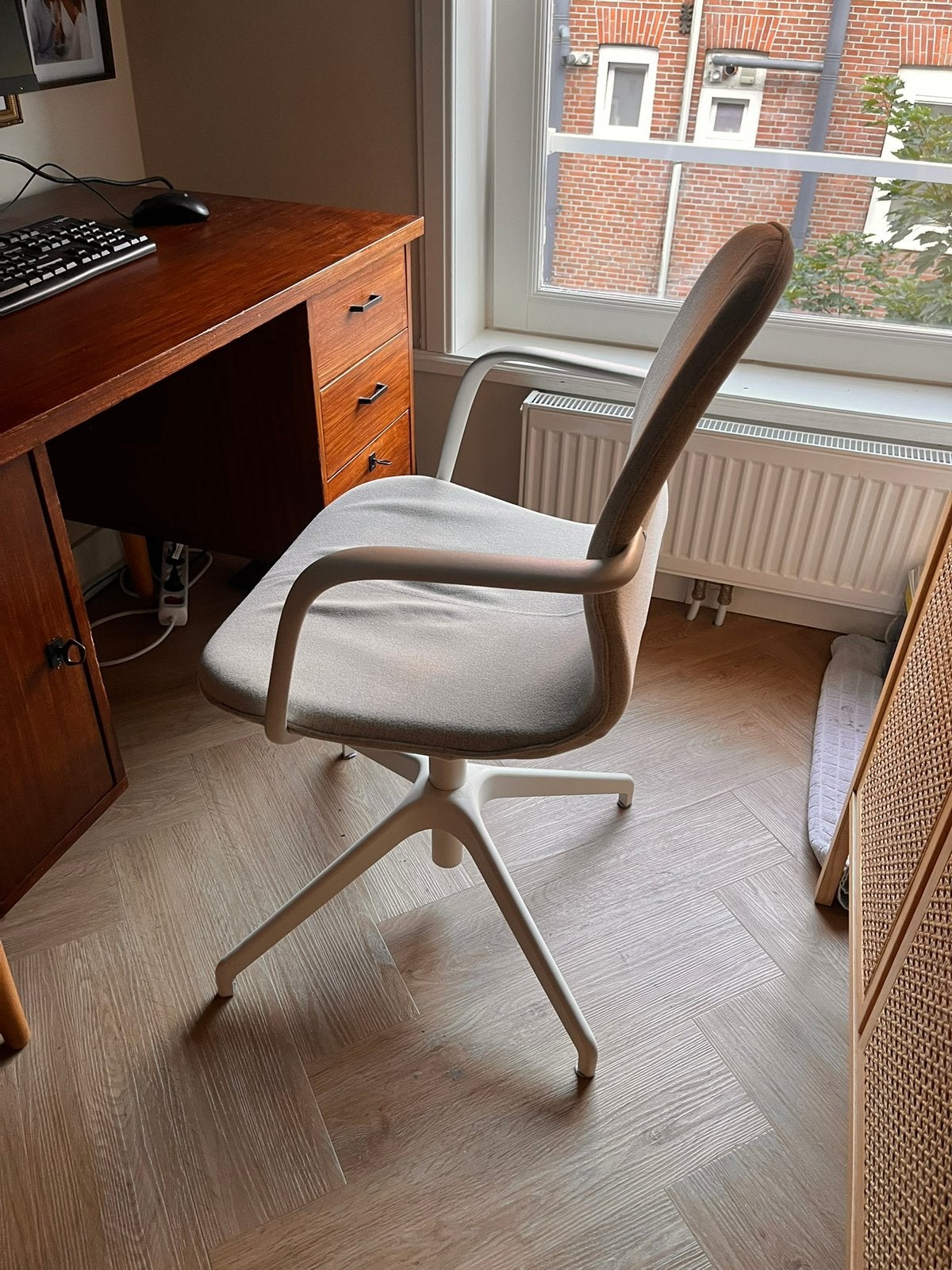 Bureaustoel ikea langfjall € 40 zsm ophalen in Amsterdam, Huis en Inrichting, Bureaustoelen, Ophalen, Zo goed als nieuw, Zwart