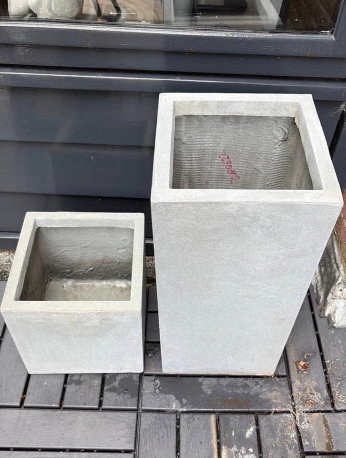 Grijze vierkante bloembak 2x, Tuin en Terras, Ophalen, Zo goed als nieuw, Rond, Minder dan 30 cm