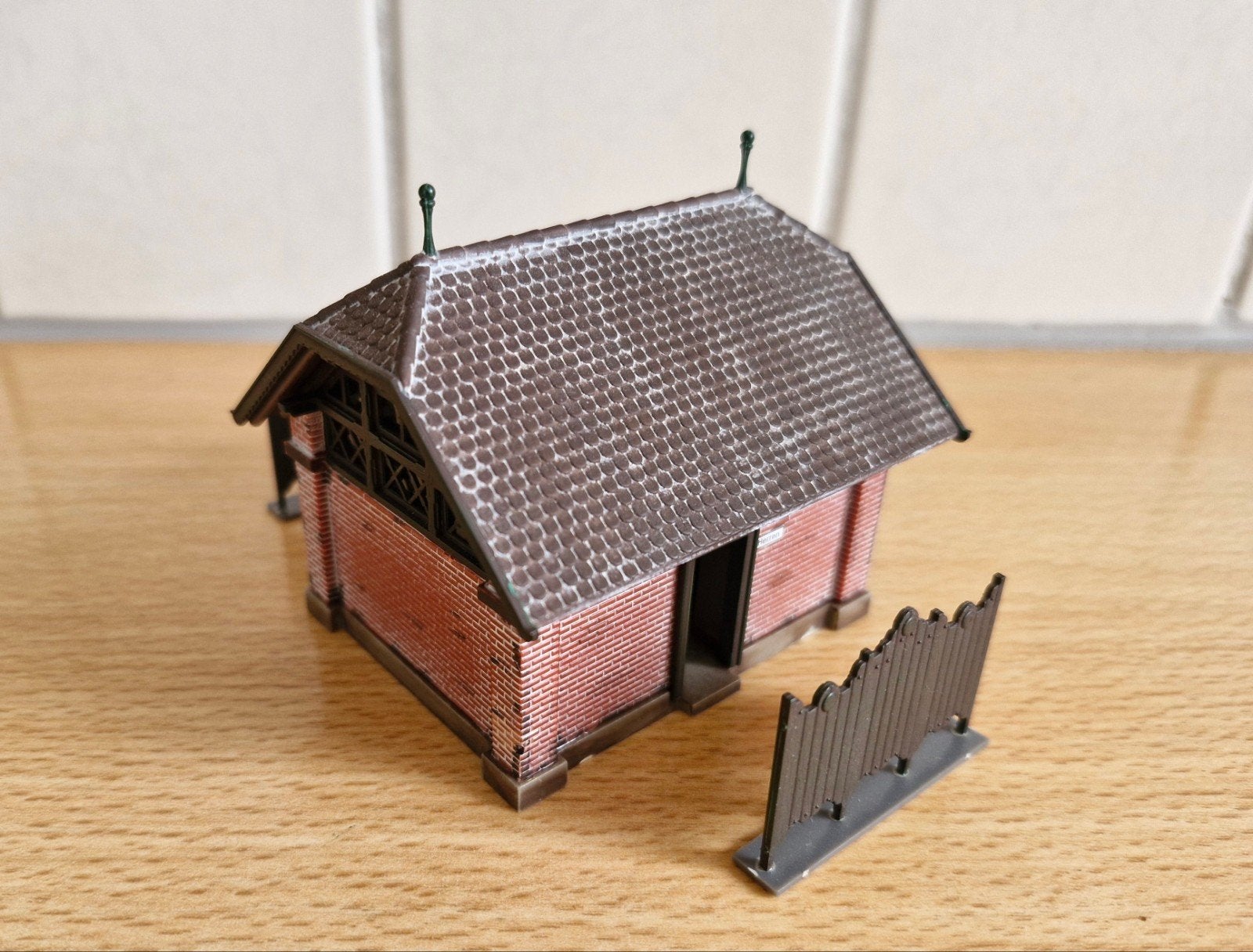 Faller 120238 H0 Stationstoilet  modelspoorbaan  huisjes, Gelijkstroom of Wisselstroom, Brug, Tunnel of Gebouw, Zo goed als nieuw