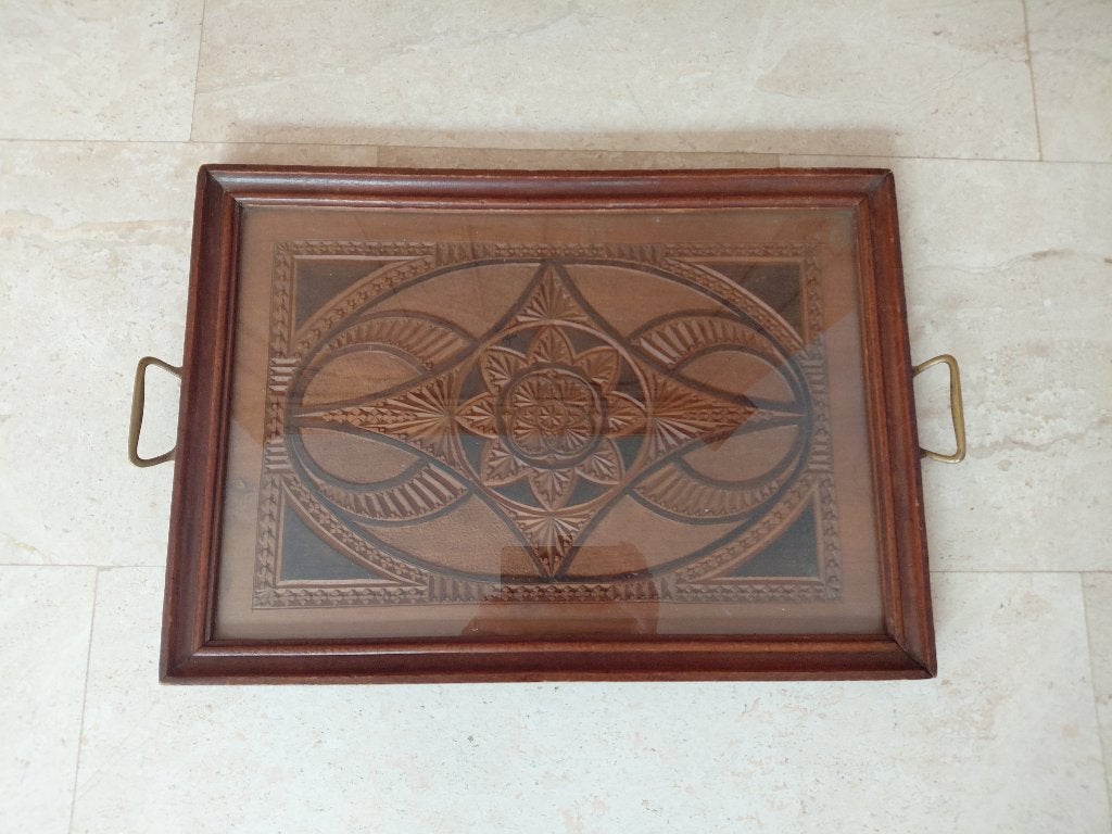 Dienblad met ingewikkeld houtsnijwerk onder glas, Ophalen, Zo goed als nieuw, Hout