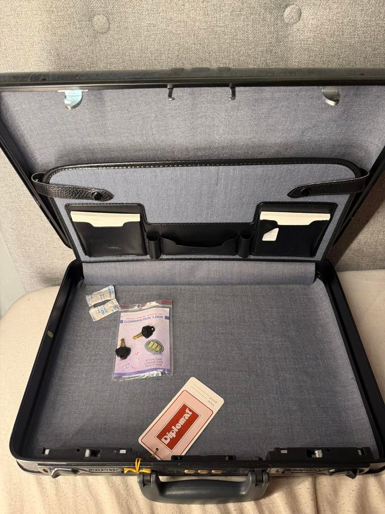 Vintage NOS Diplomat Attache Koffer, Ophalen of Verzenden, Zo goed als nieuw, Hard kunststof