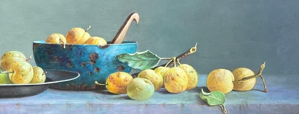 Schilderij pruimen in een schaal en op tafel. Hans Habraken., Antiek en Kunst, Kunst | Schilderijen | Klassiek, Paneel, Realistisch