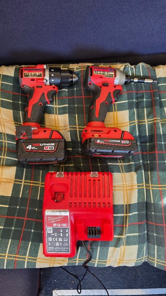 Milwauky accuboor set, Ophalen, Minder dan 400 watt, Variabele snelheid, Zo goed als nieuw